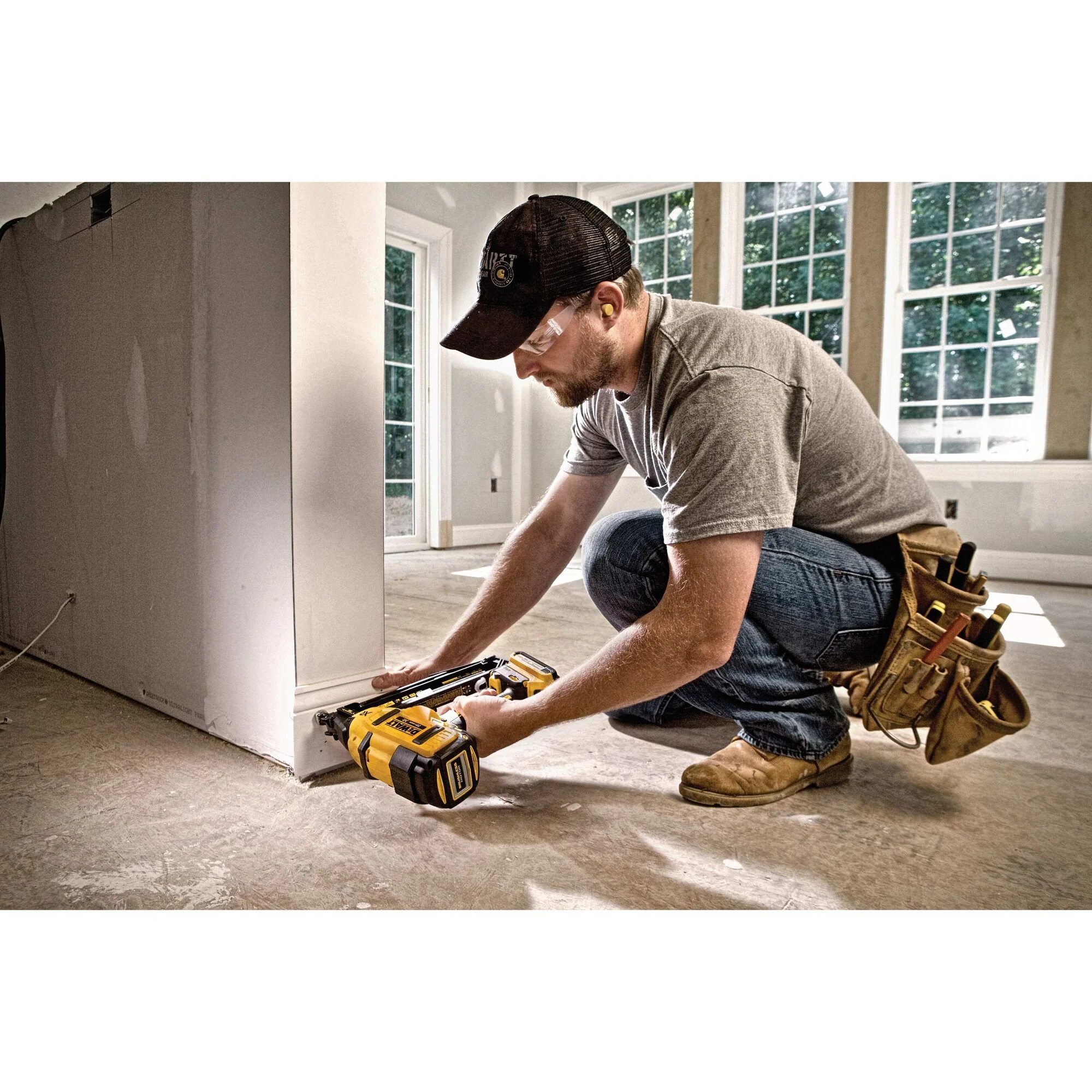 DeWalt 20V MAX XR 16 Gauge Angled Finish Nailer - Kit - Image 14