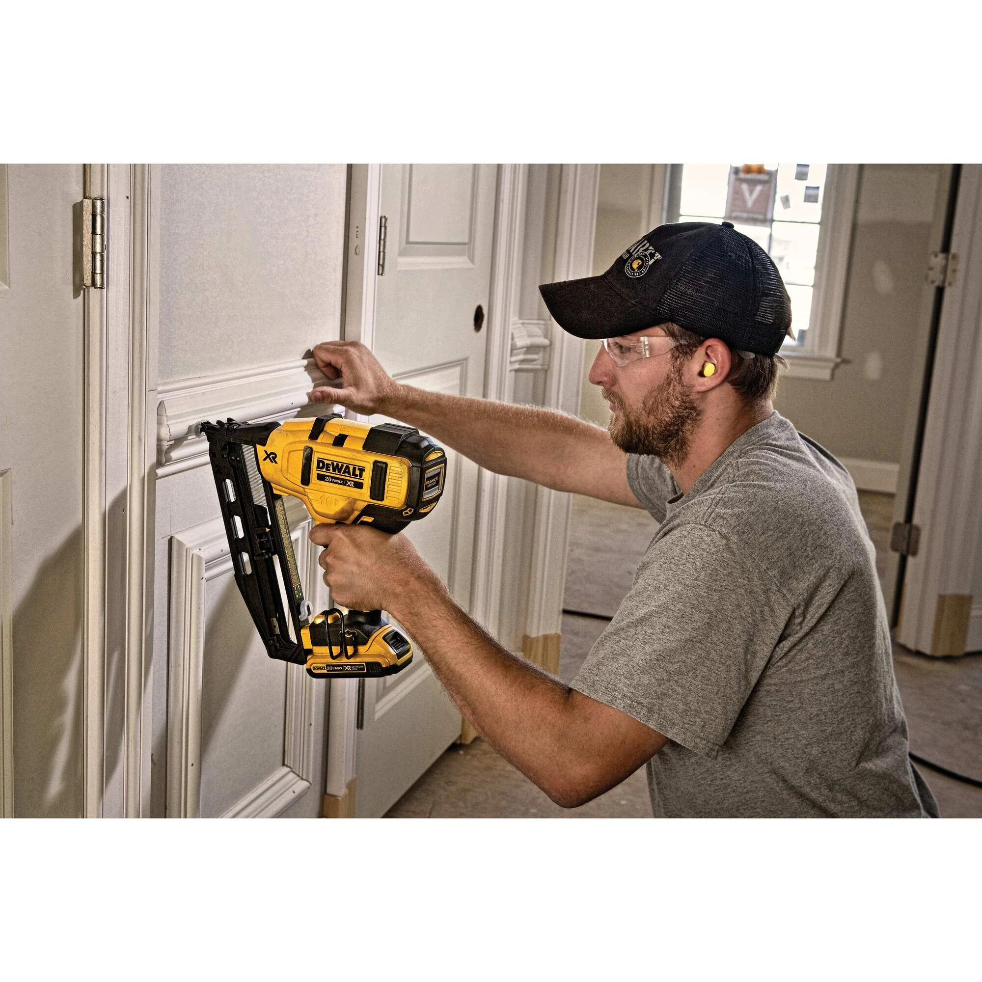 DeWalt 20V MAX XR 16 Gauge Angled Finish Nailer - Kit - Image 16