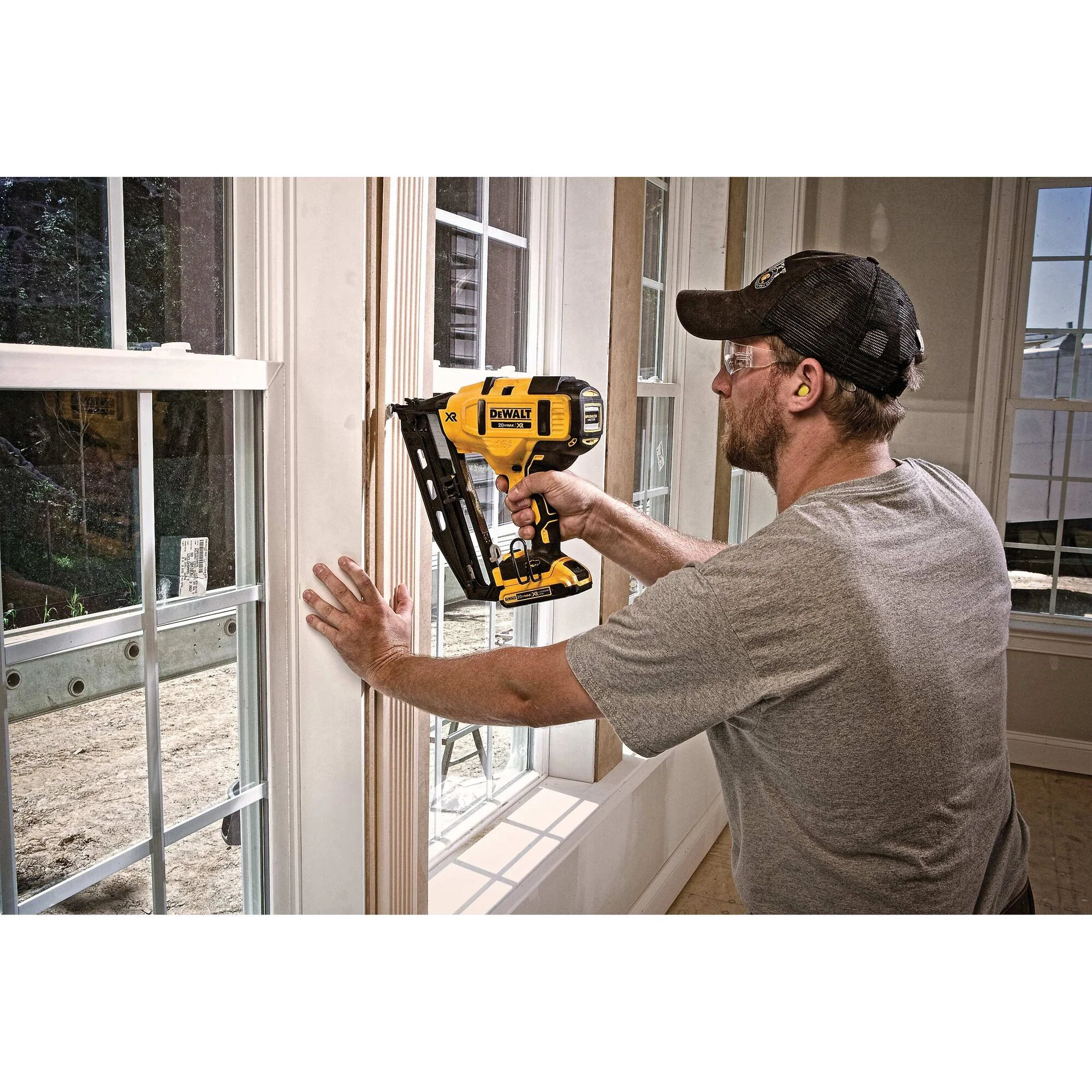 DeWalt 20V MAX XR 16 Gauge Angled Finish Nailer - Kit - Image 17