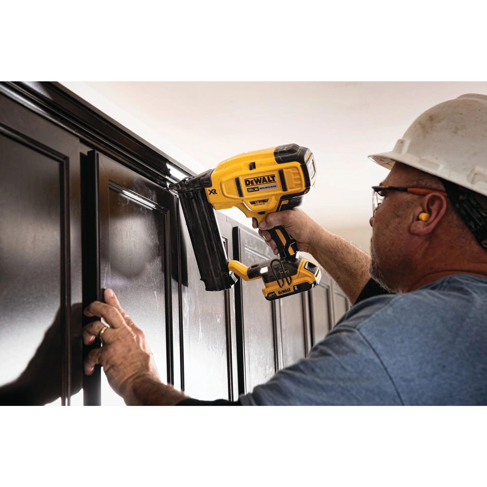 DeWalt 20V MAX XR 18 Gauge Cordless Brad Nailer Kit - Image 14