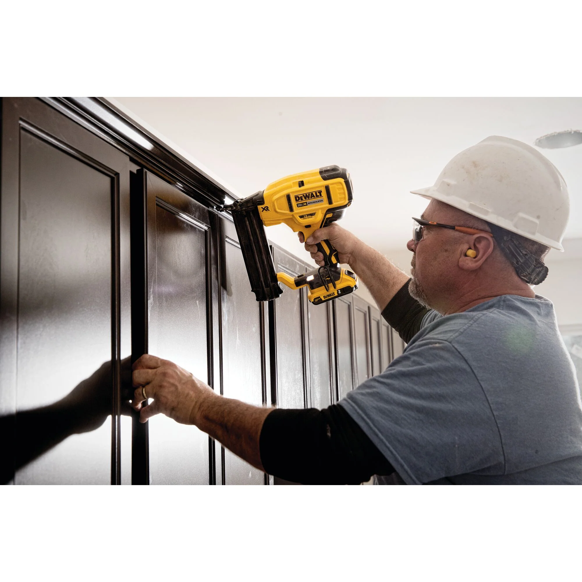 DeWalt 20V MAX XR 18 Gauge Cordless Brad Nailer Kit - Image 15