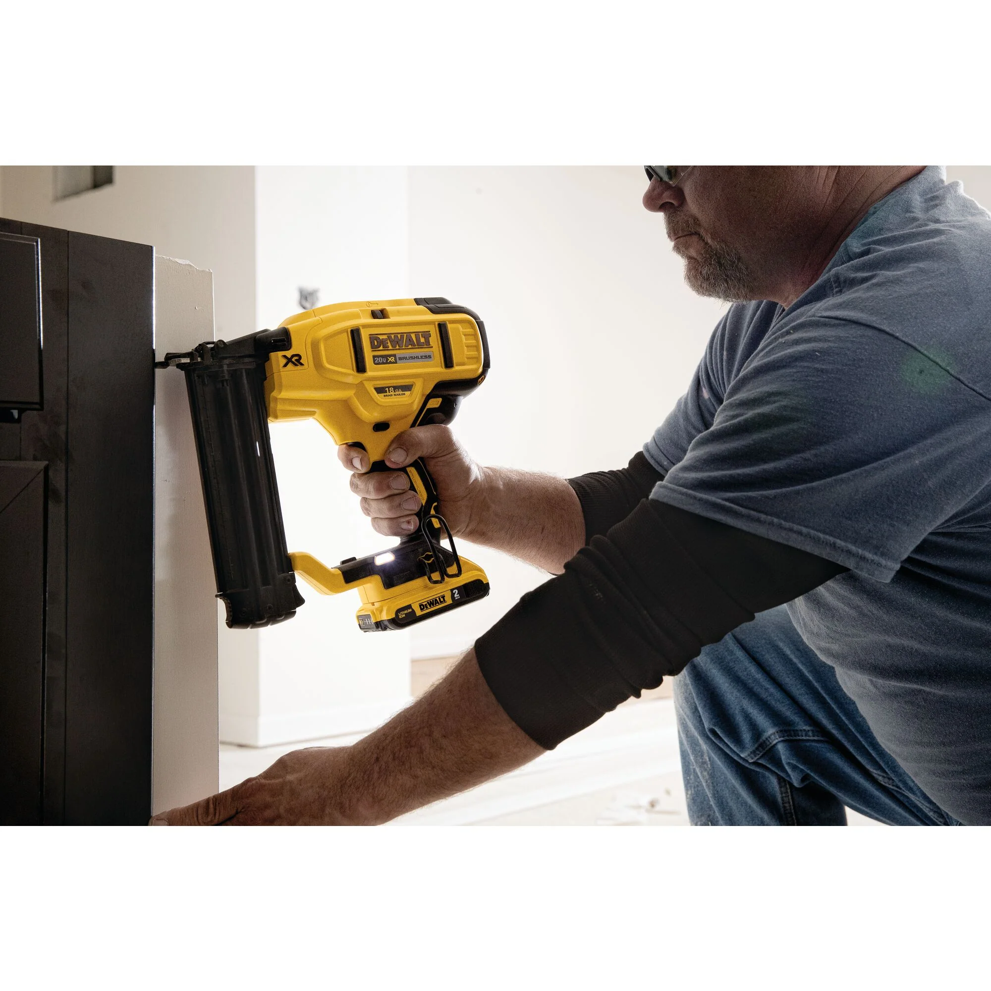 DeWalt 20V MAX XR 18 Gauge Cordless Brad Nailer Kit - Image 16