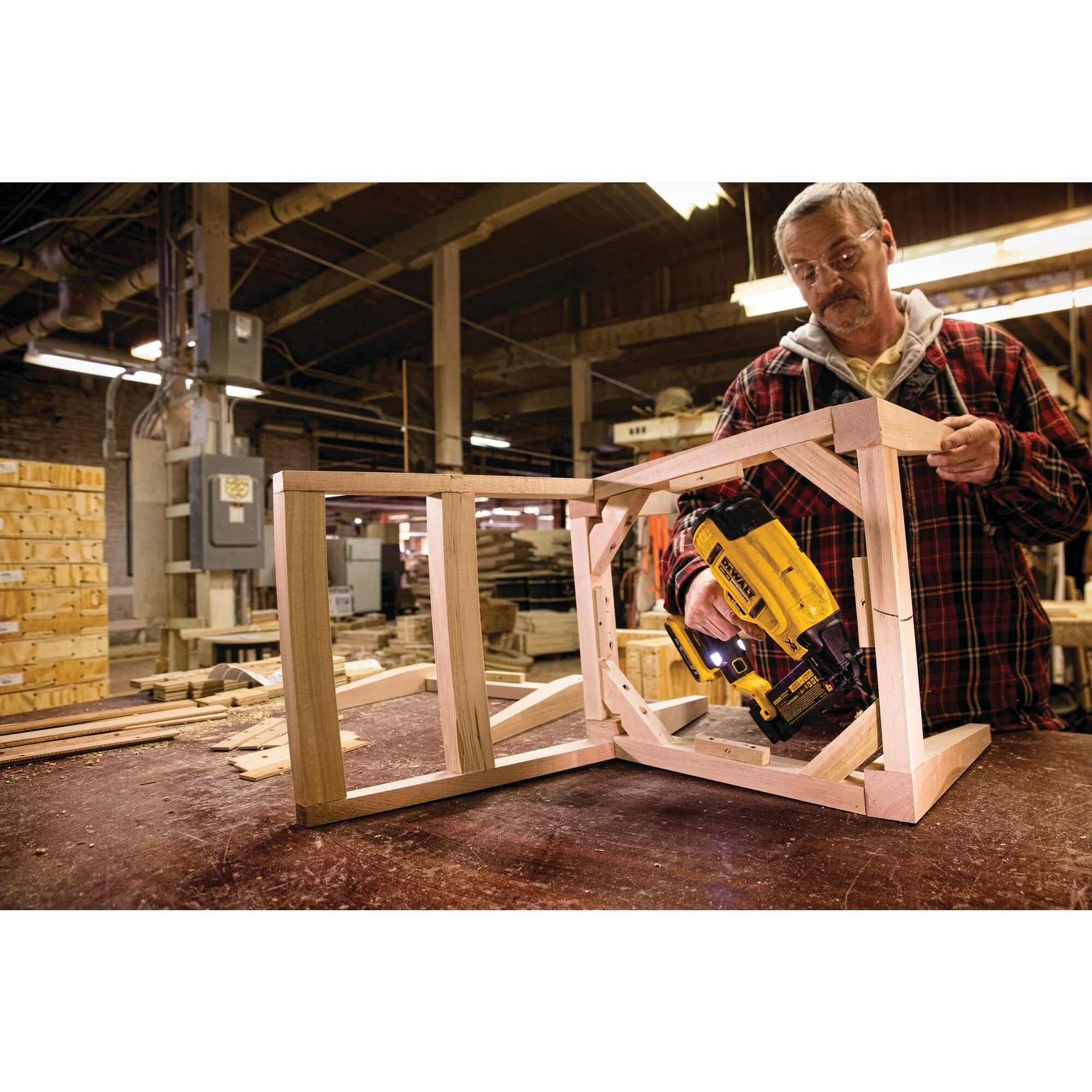DeWalt 20V MAX XR 18 Gauge Cordless Brad Nailer Kit - Image 18