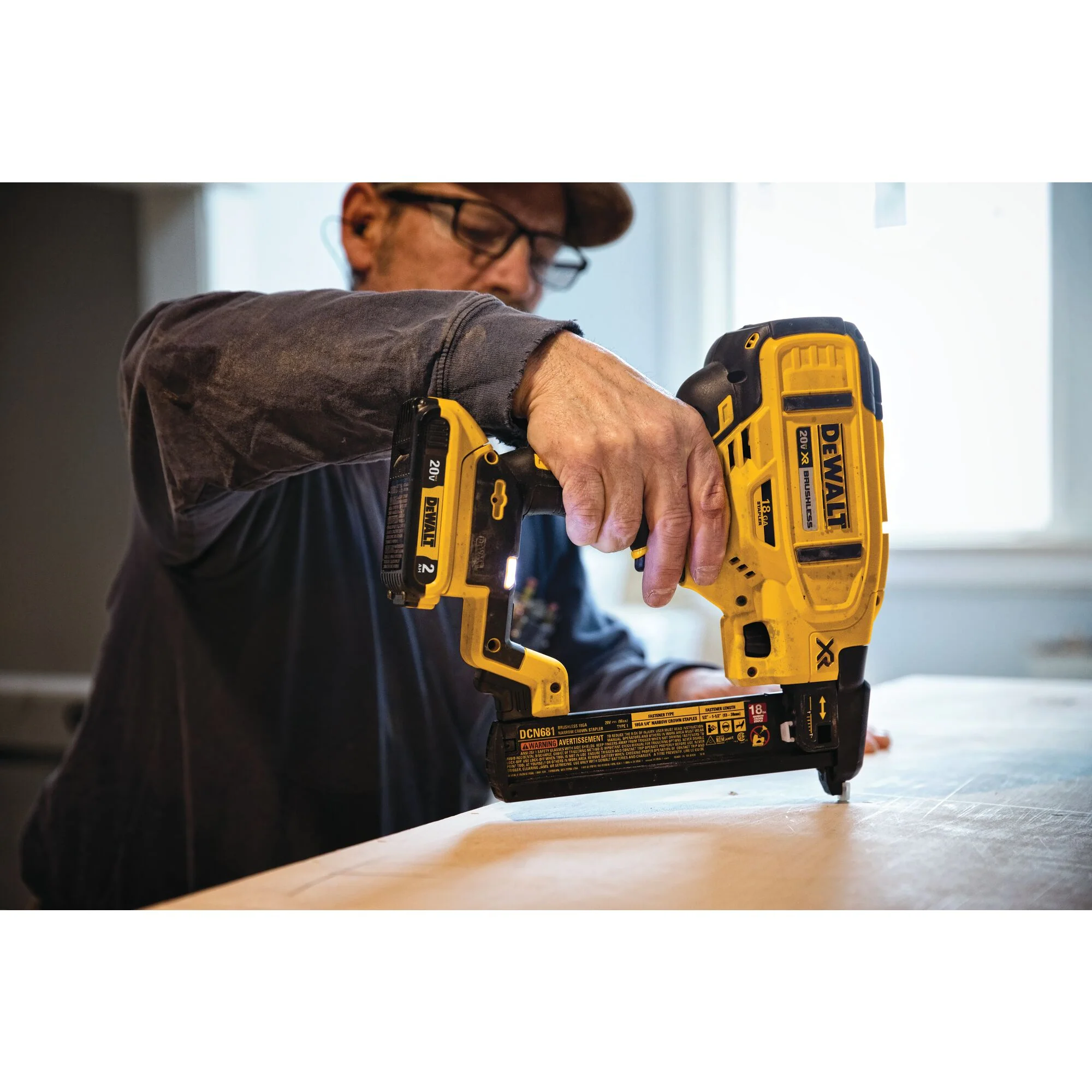 DeWalt 20V MAX XR 18 Gauge Cordless Narrow Crown Stapler Kit - Image 14