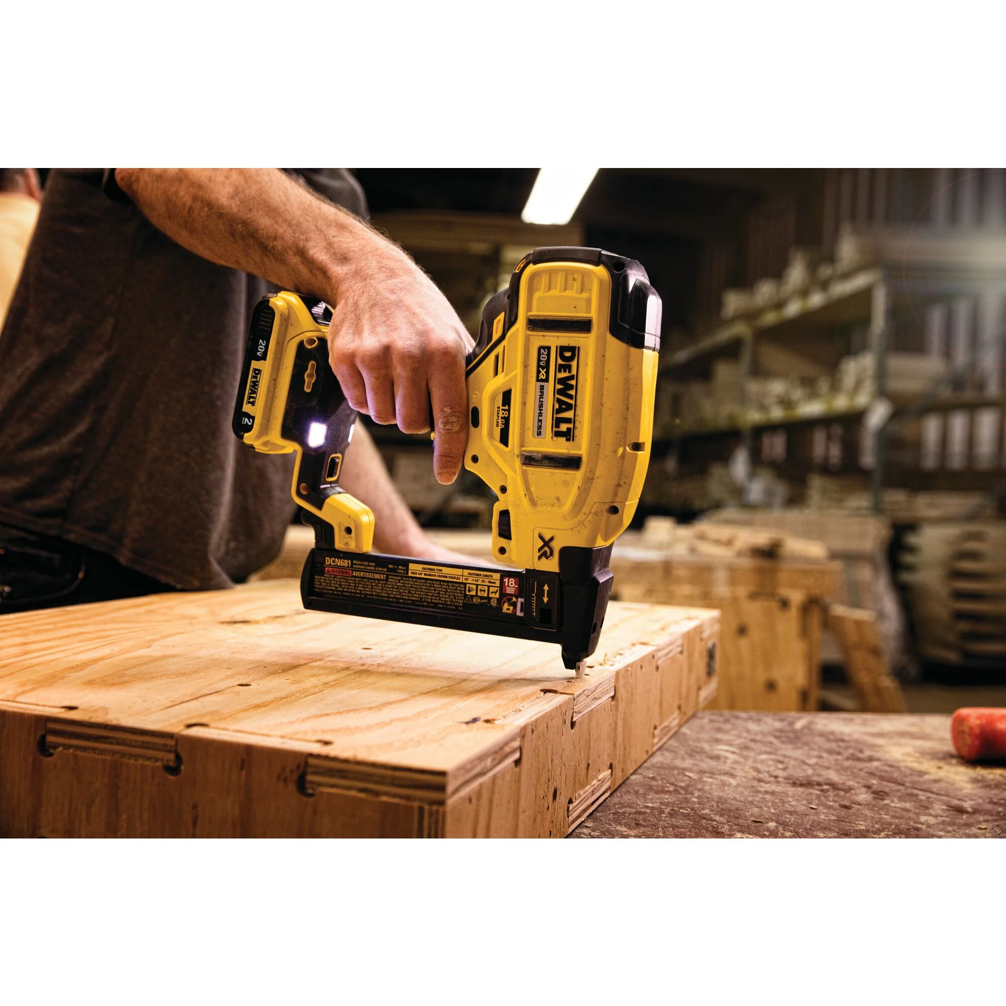 DeWalt 20V MAX XR 18 Gauge Cordless Narrow Crown Stapler Kit - Image 16