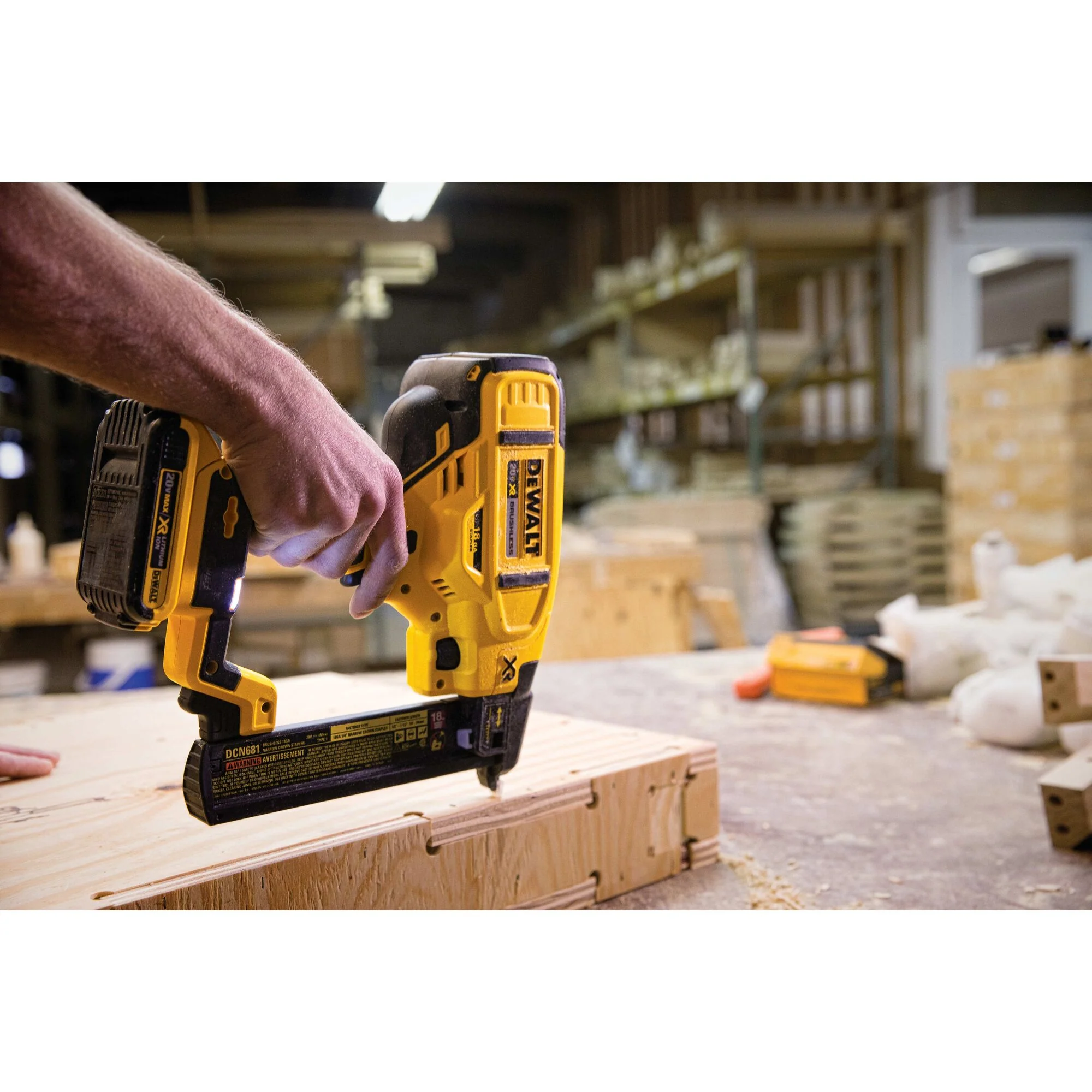 DeWalt 20V MAX XR 18 Gauge Cordless Narrow Crown Stapler Kit - Image 18