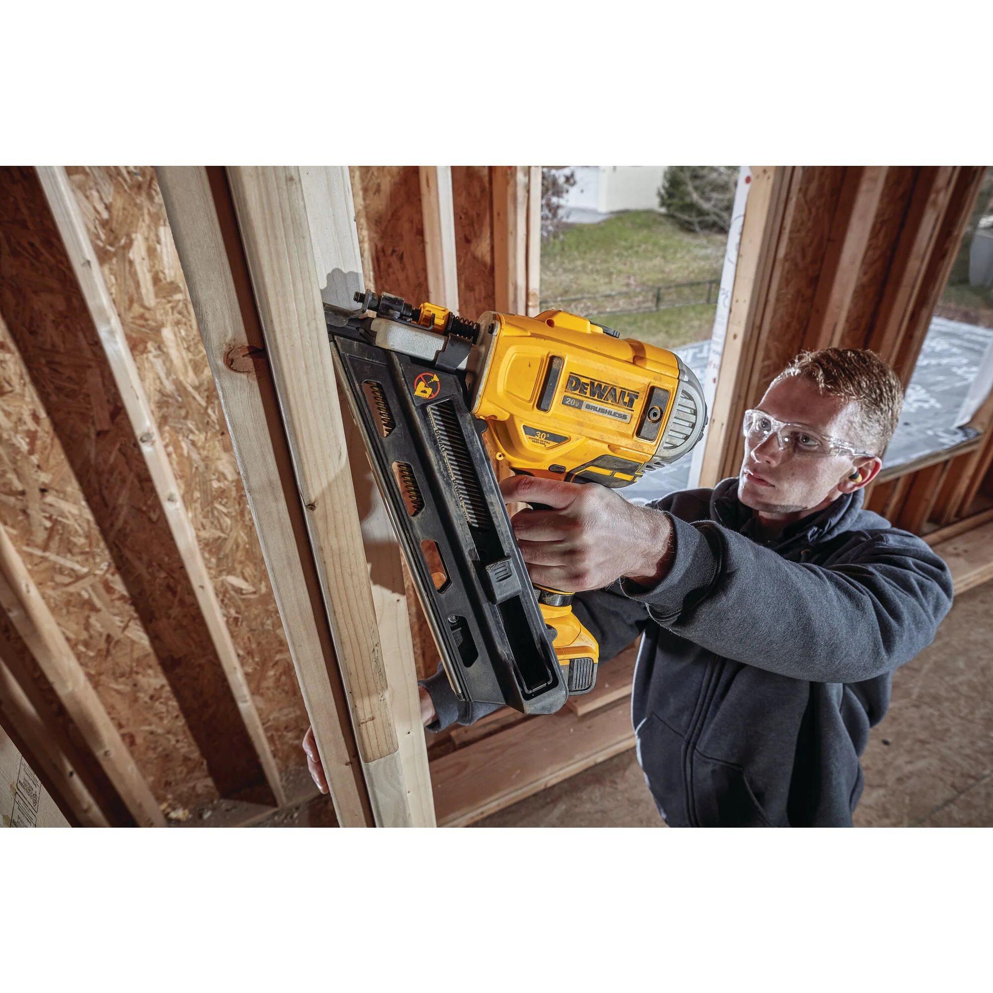 DeWalt 20V MAX Cordless 30° Paper Collated Framing Nailer - Tool Only - Image 6