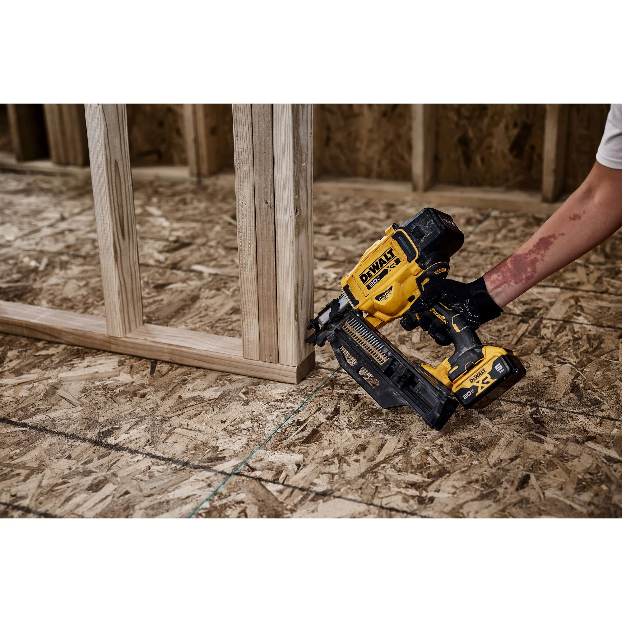 Dewalt 20V MAX XR 30° Brushless Cordless Paper Collated Framing Nailer - Tool Only - Image 10
