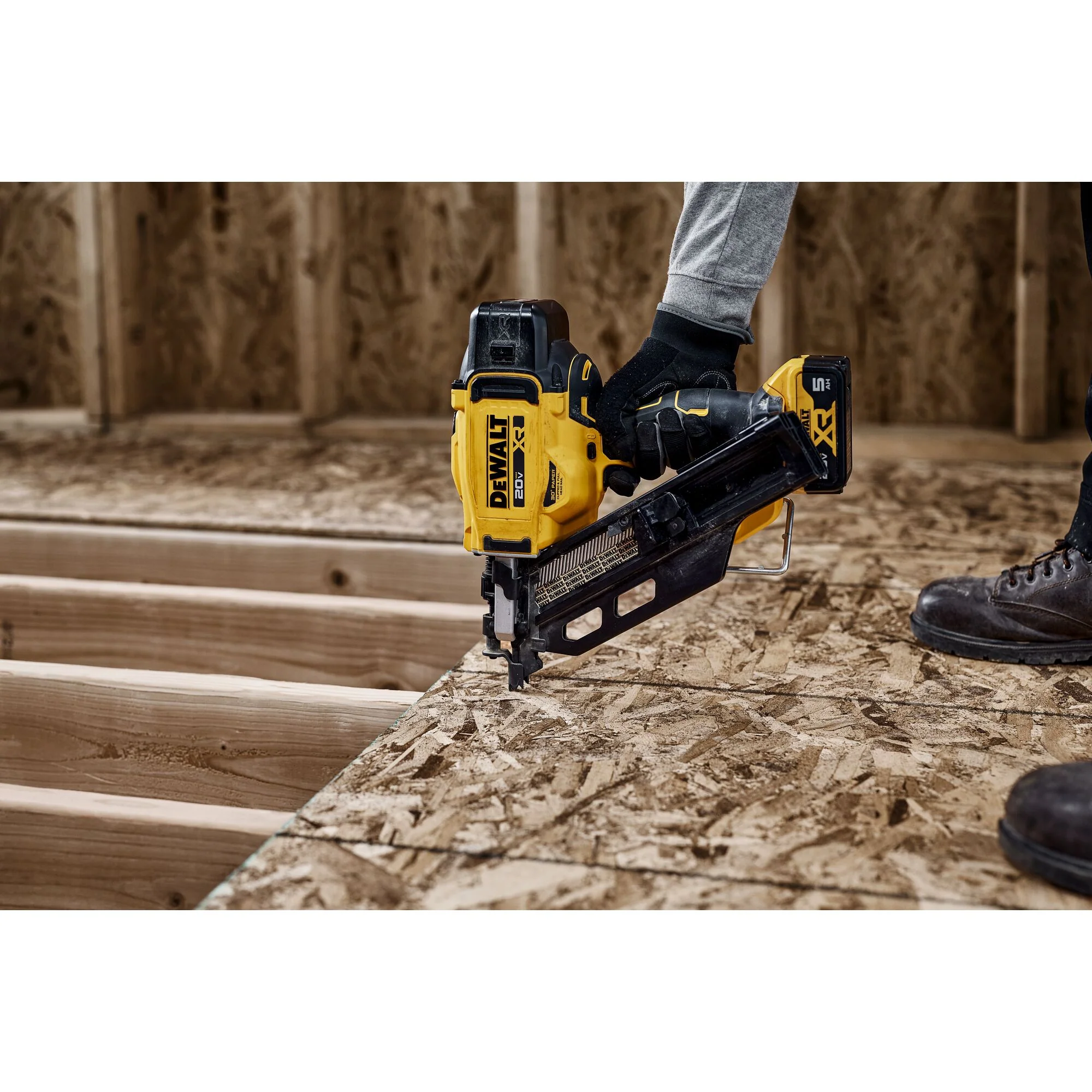 DeWalt 20V MAX XR® Brushless Cordless 30° Paper Tape Framing Nailer Kit - Image 9