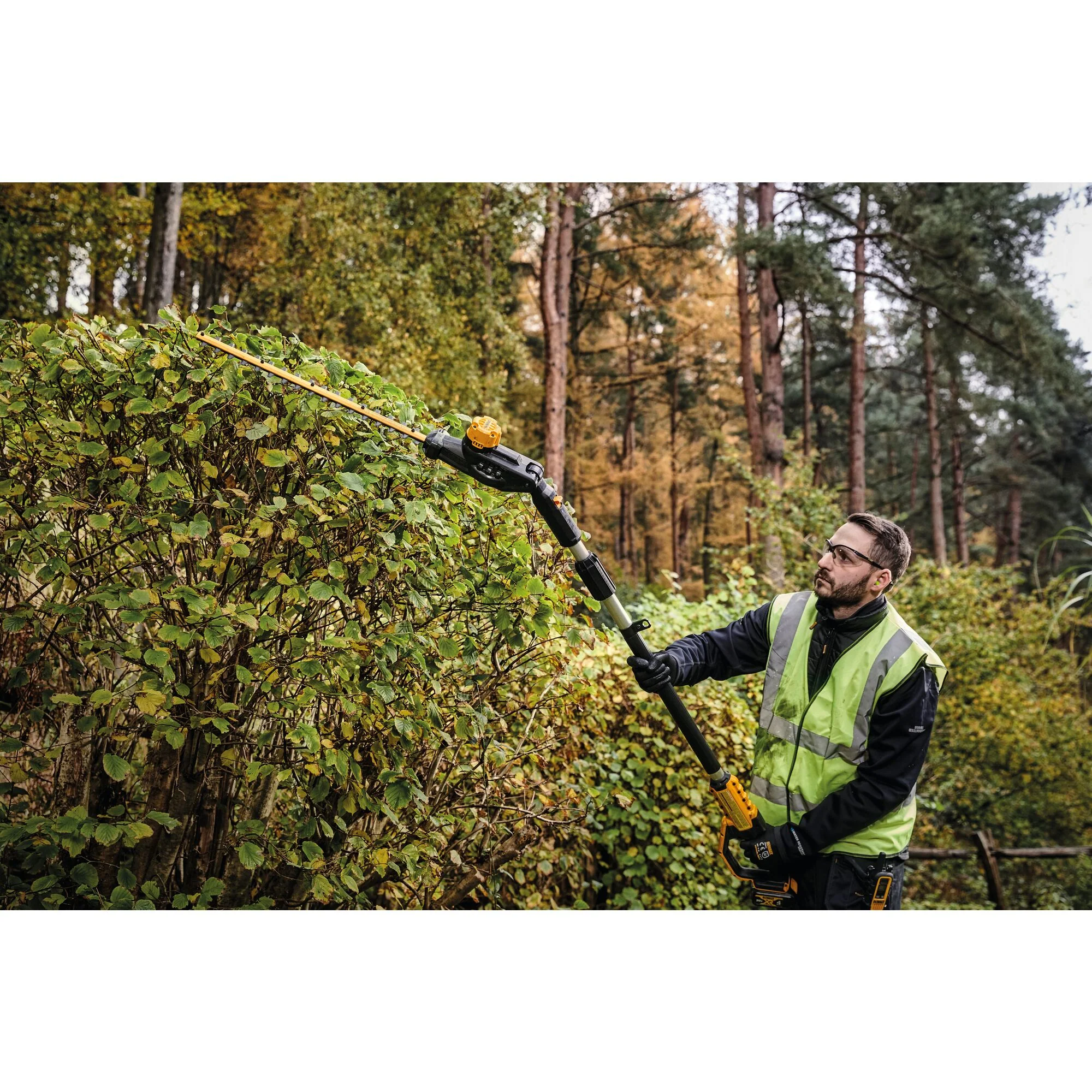 DeWalt 20V MAX Cordless Pole Hedge Trimmer - Tool Only - Image 6