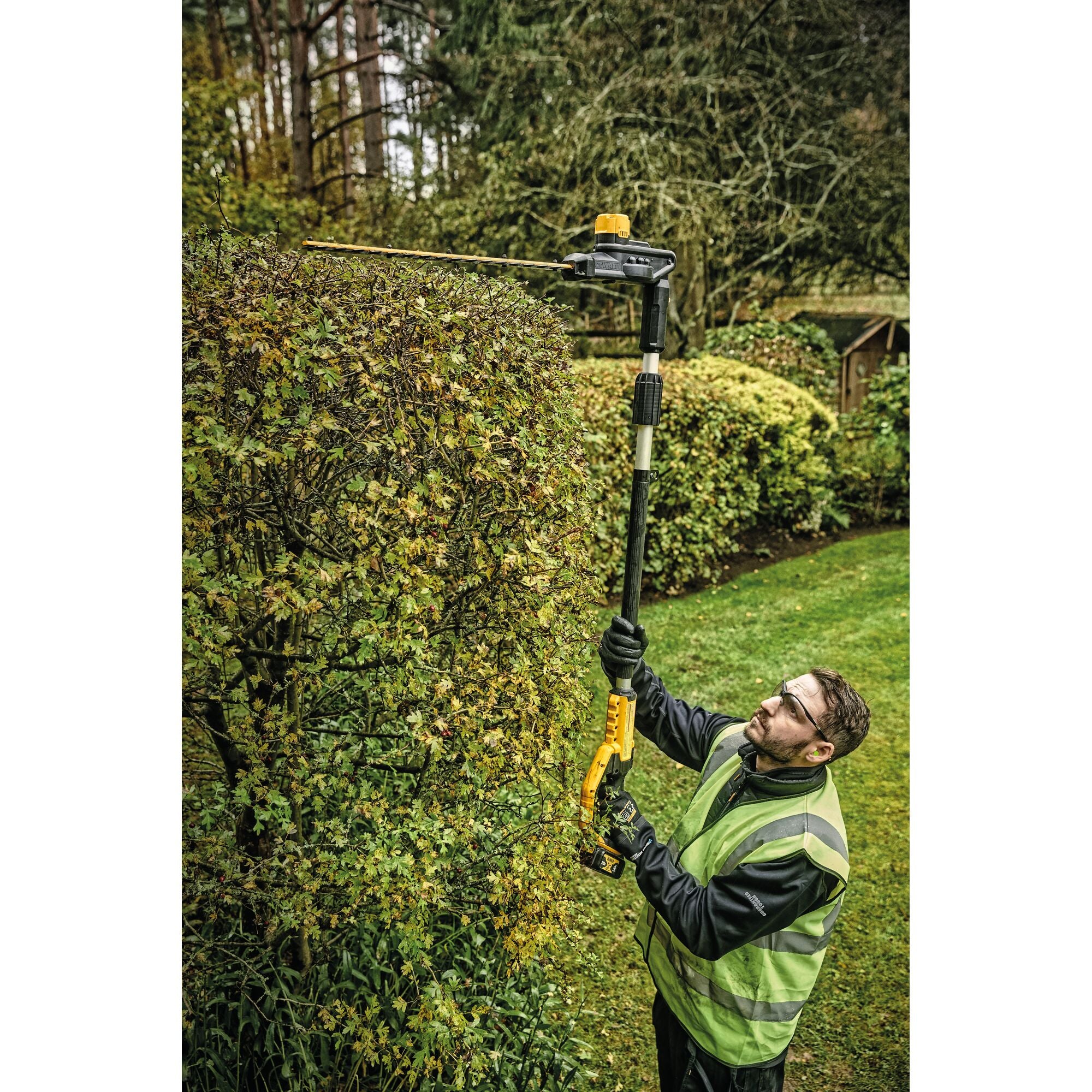 DeWalt 20V MAX 22" Cordless Pole Hedge Trimmer Kit - Image 6