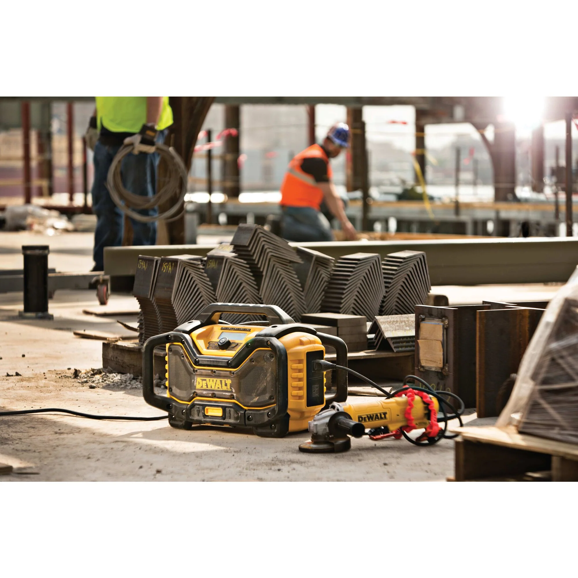 DeWalt Bluetooth Charger Radio - Image 11