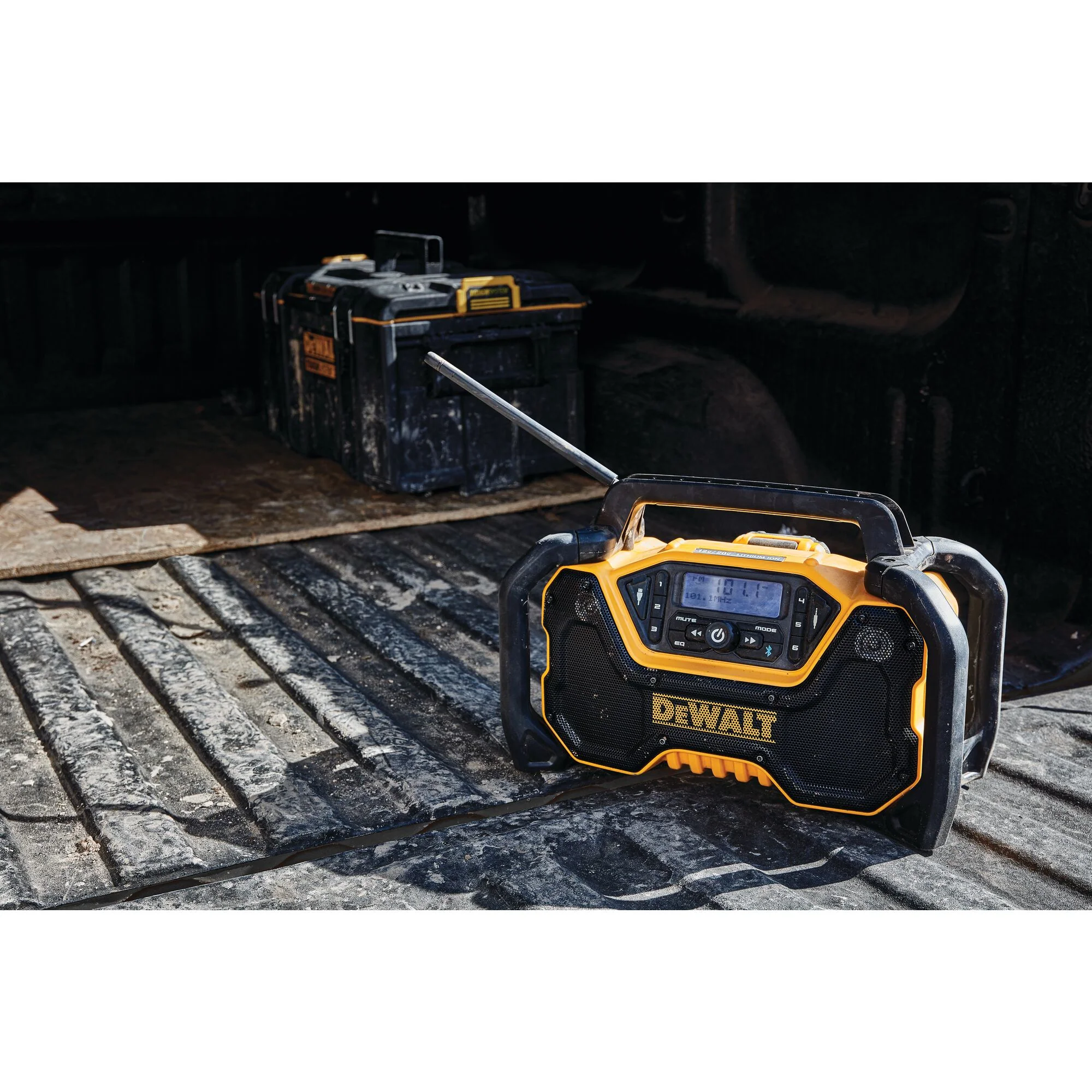 DeWalt 12V/20V MAX Bluetooth Cordless Jobsite Radio - Image 10