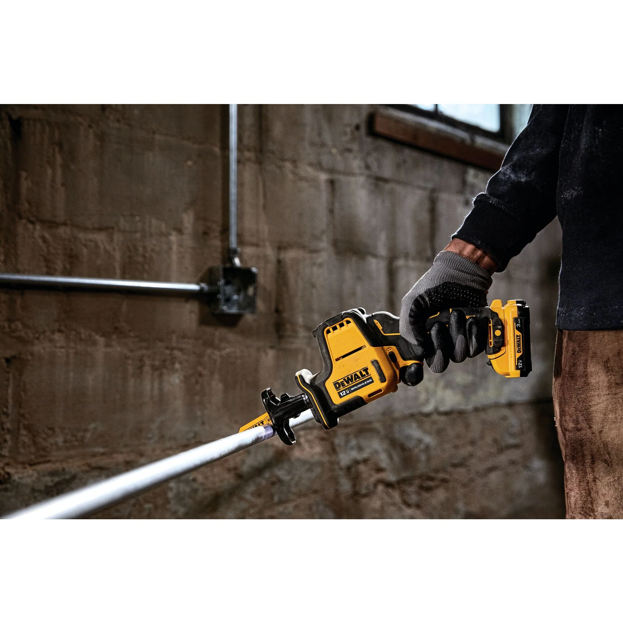 DeWalt 12V XTREMEâ„¢ MAX Brushless One-Handed Cordless Reciprocating Saw Kit - Image 8