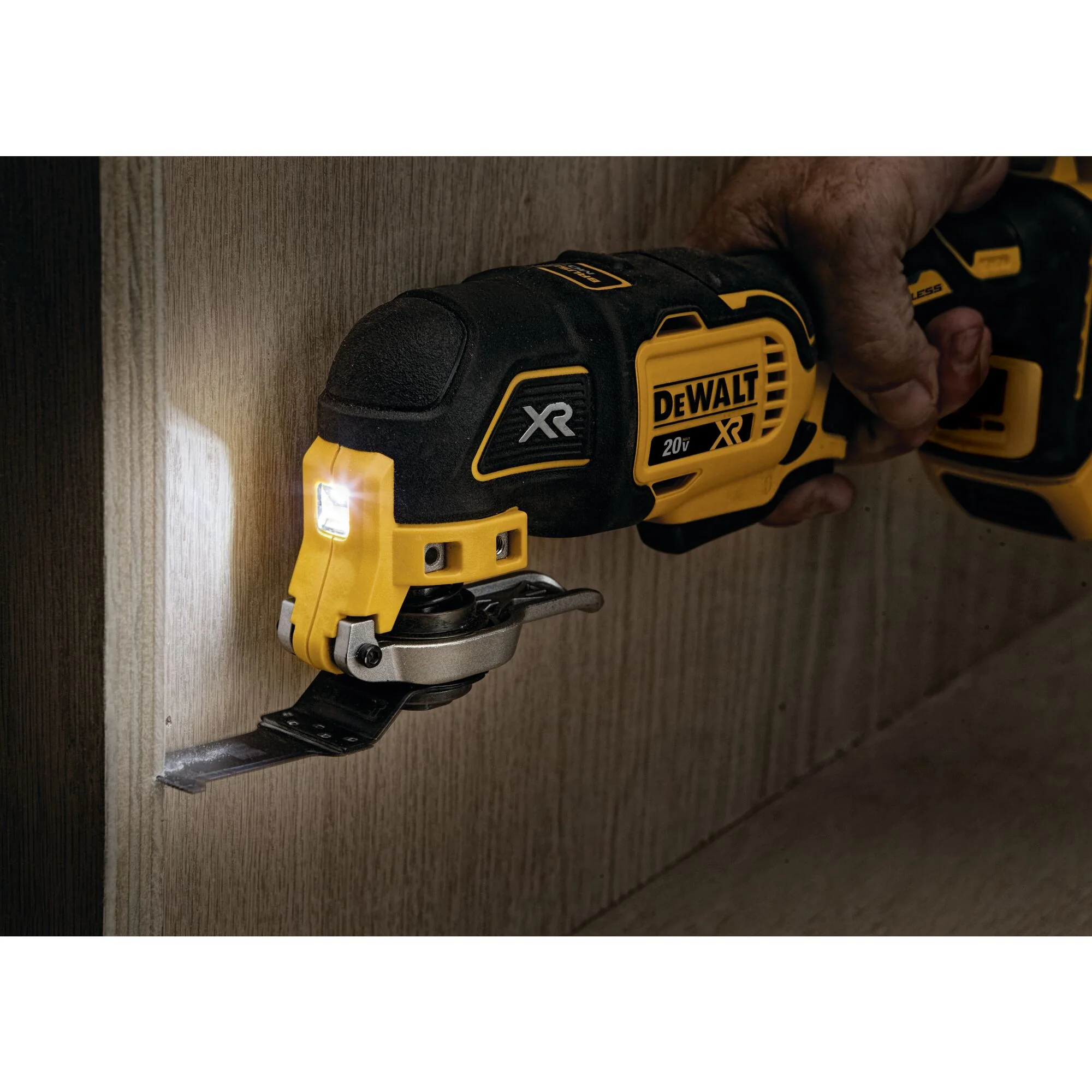 DeWalt 20V MAX XR® Brushless Cordless 3-Speed Oscillating Multi-Tool Kit - Image 10