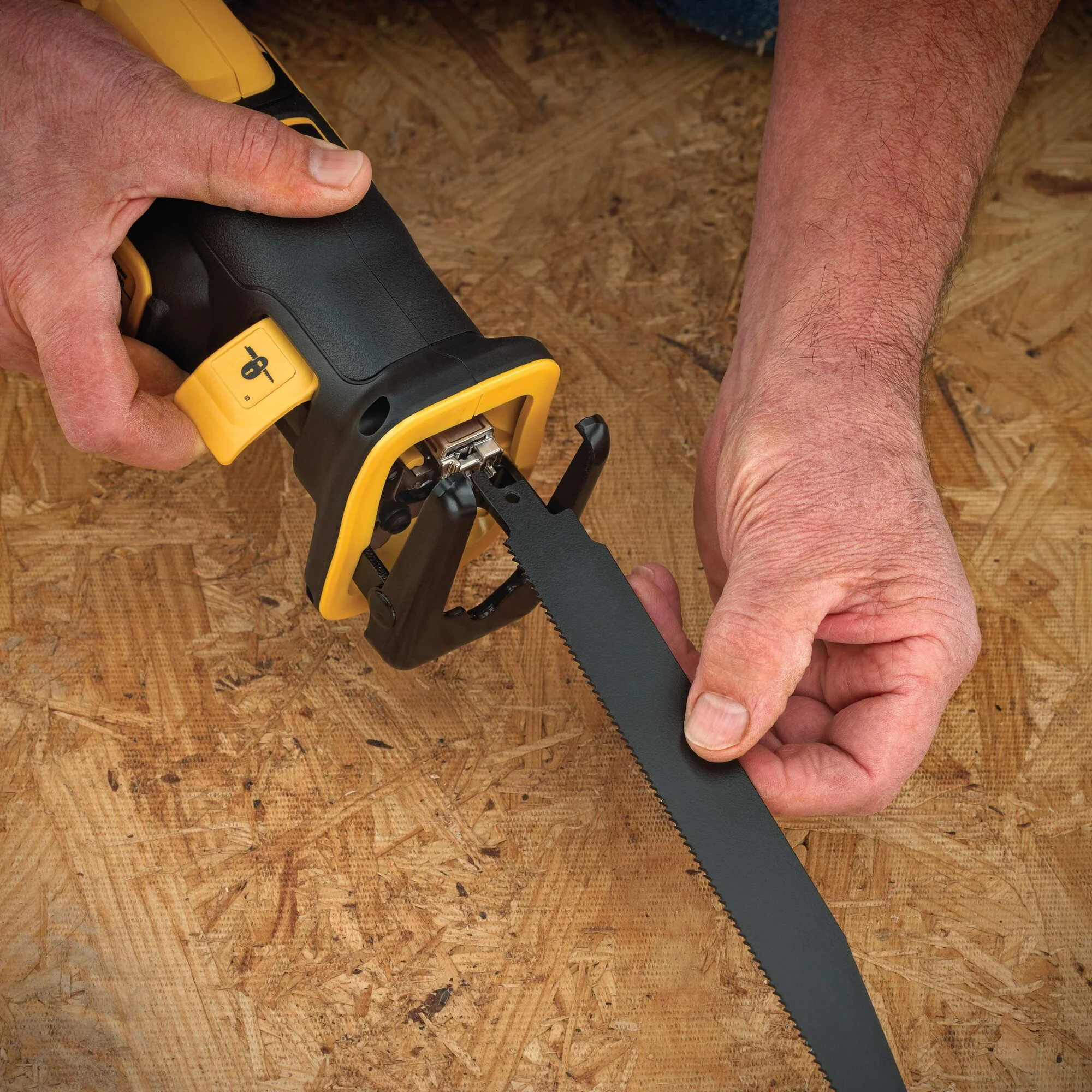 DeWalt 20V MAX XR® Brushless Compact Reciprocating Saw Kit - Image 8
