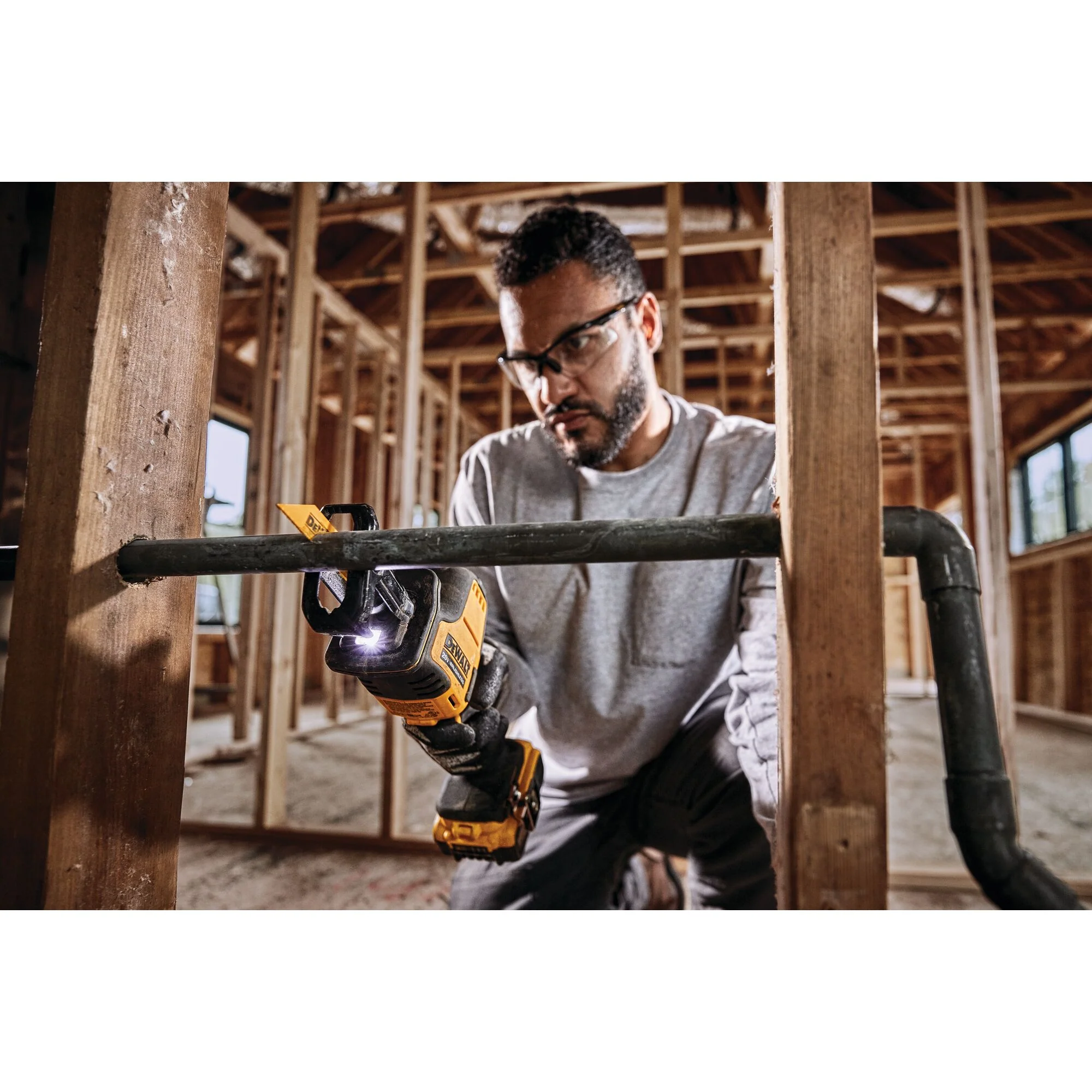 DeWalt ATOMIC 20V MAX Cordless One-Handed Reciprocating Saw - Tool Only - Image 4