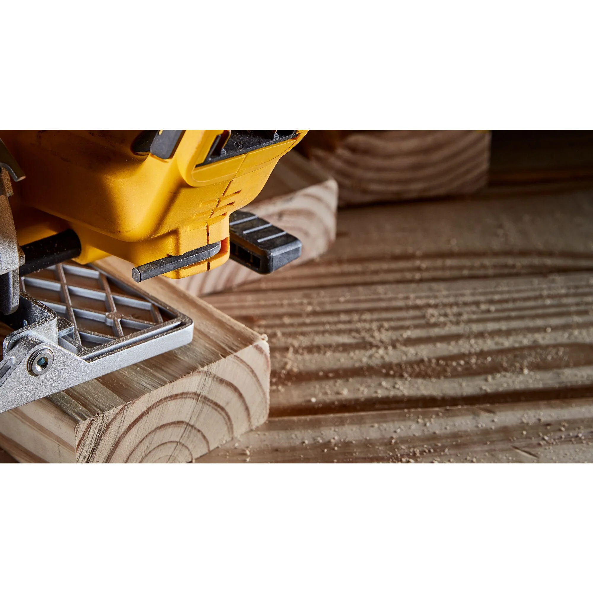 DeWalt XTREMEâ„¢ 12V MAX 5-3/8" Brushless Cordless Circular Saw Kit - Image 10