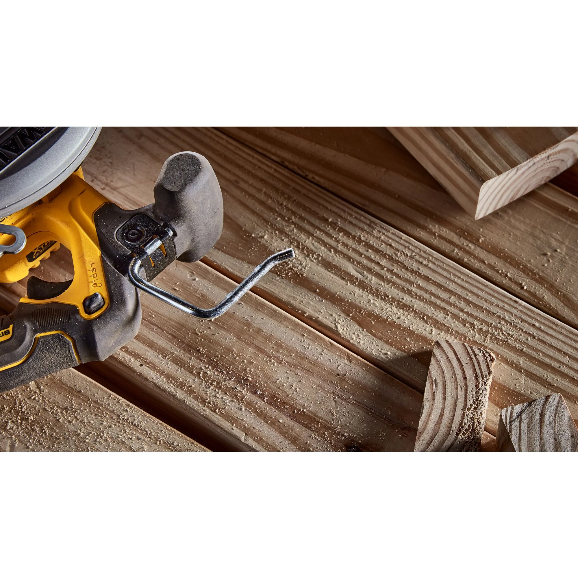 DeWalt XTREMEâ„¢ 12V MAX 5-3/8" Brushless Cordless Circular Saw Kit - Image 12