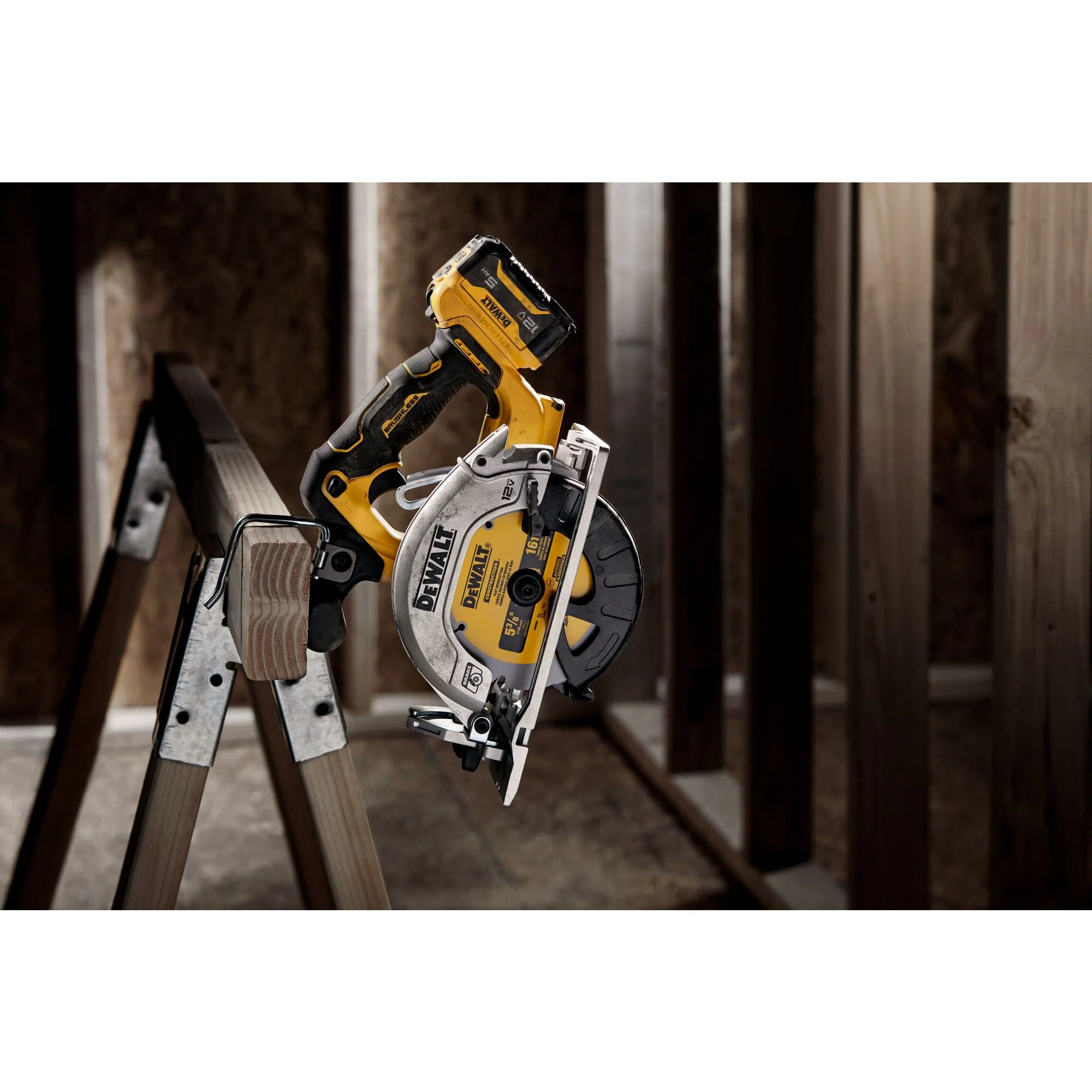 DeWalt XTREMEâ„¢ 12V MAX 5-3/8" Brushless Cordless Circular Saw Kit - Image 19