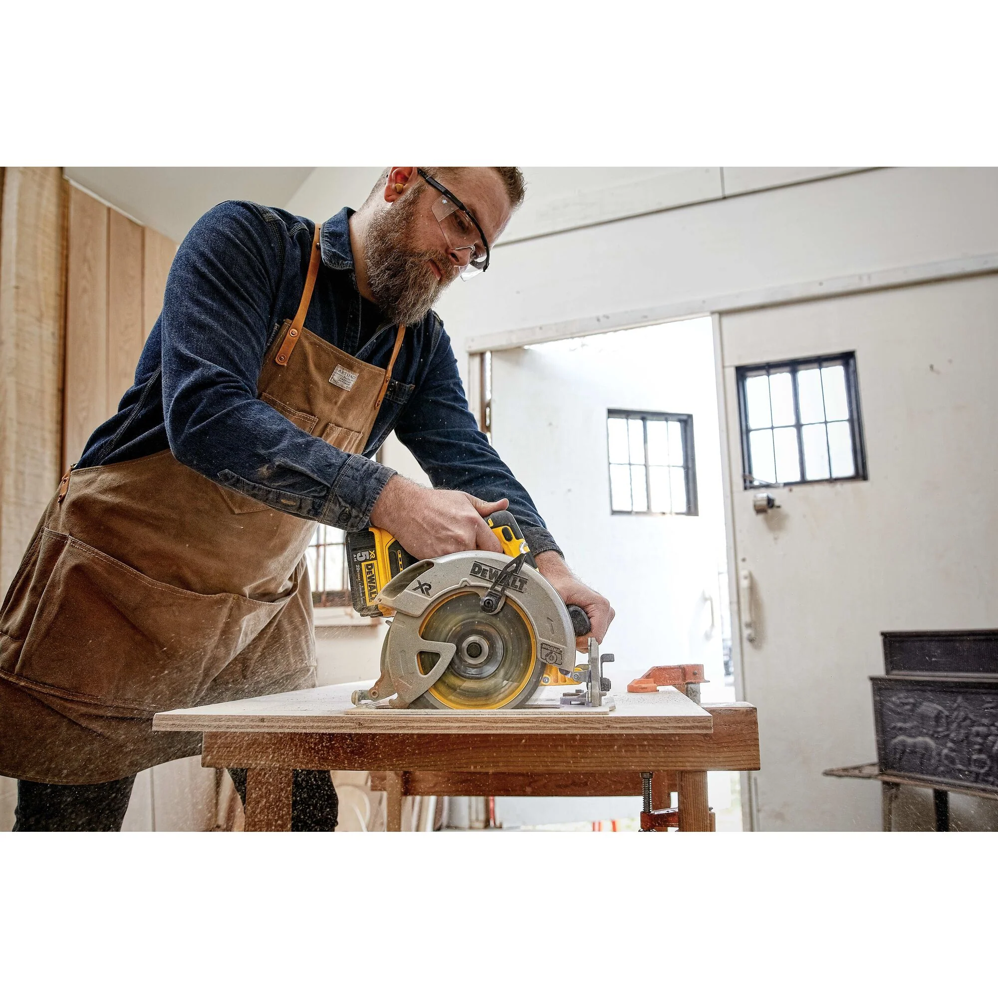 DeWalt 20V MAX XR Brushless Cordless 7-1/4" Circular Saw - Tool Only - Image 6