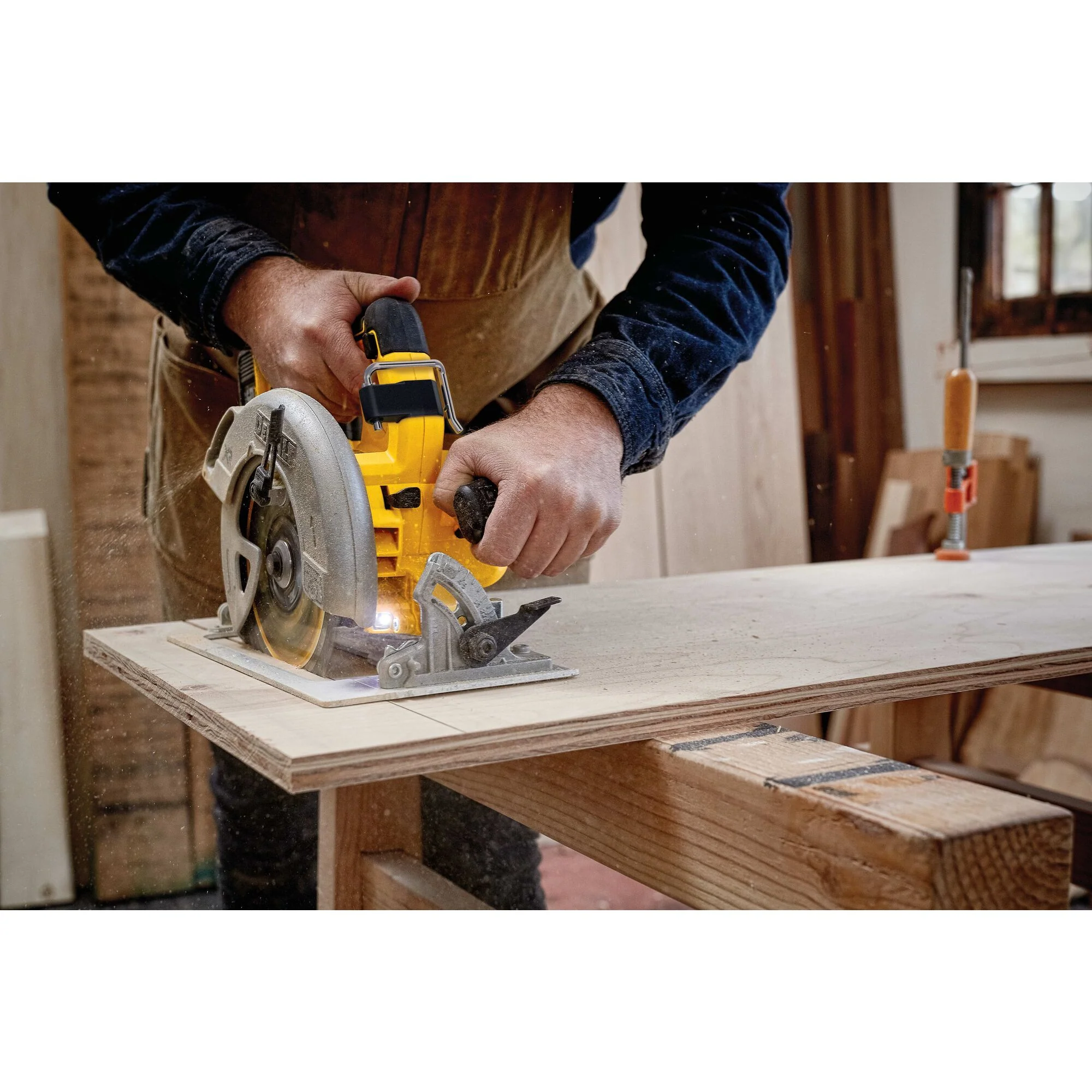 DeWalt 20V MAX XR® Brushless Cordless 7-1/4" Circular Saw Kit - Image 10