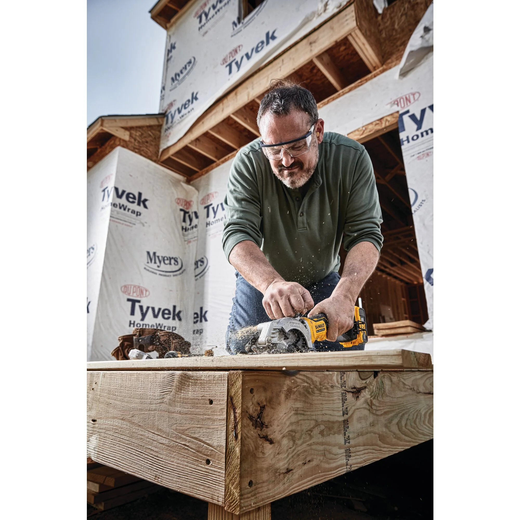 DeWalt ATOMIC 20V MAX Brushless 4-1/2" Cordless Circular Saw - Tool Only - Image 11