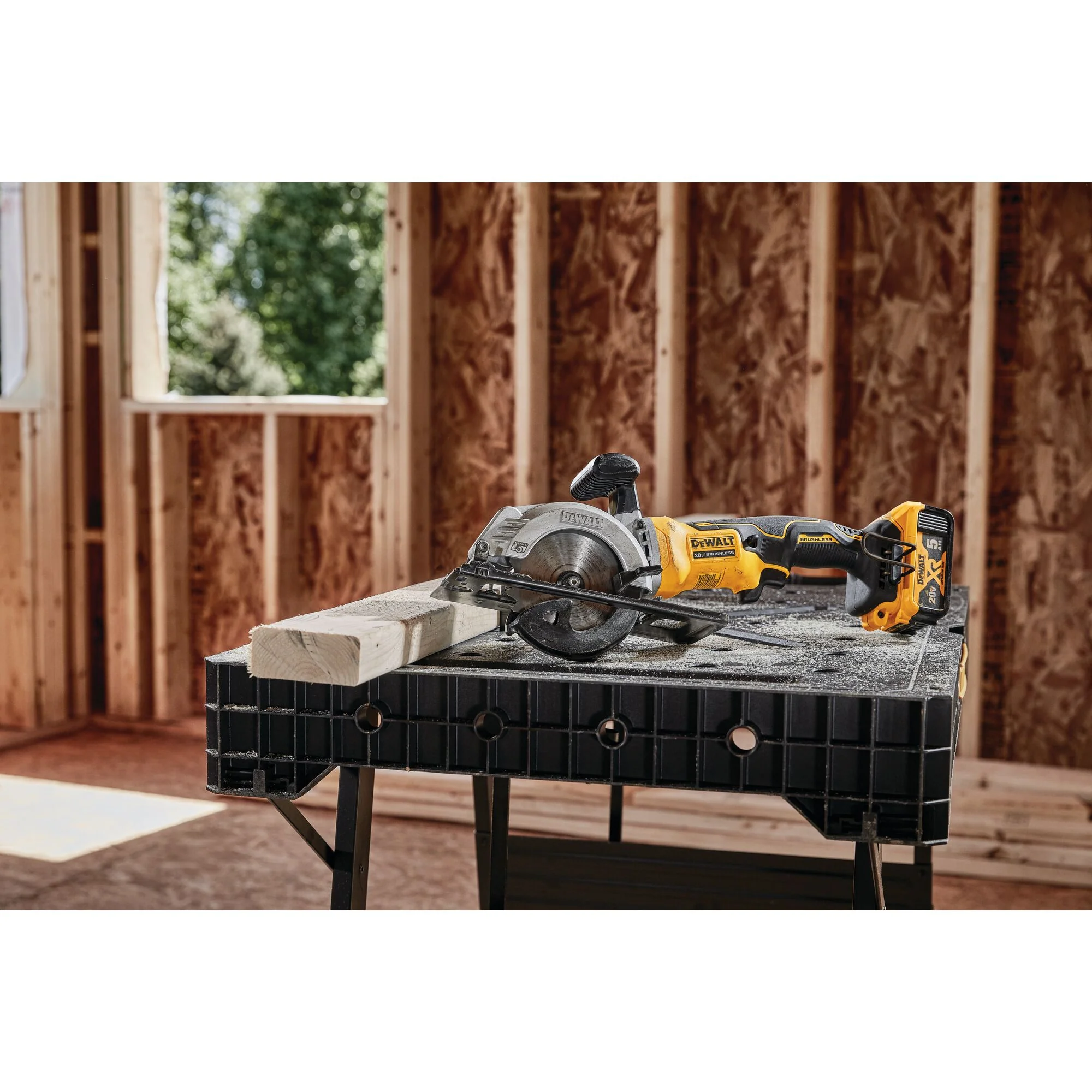 DeWalt ATOMIC 20V MAX Brushless 4-1/2" Cordless Circular Saw - Tool Only - Image 12