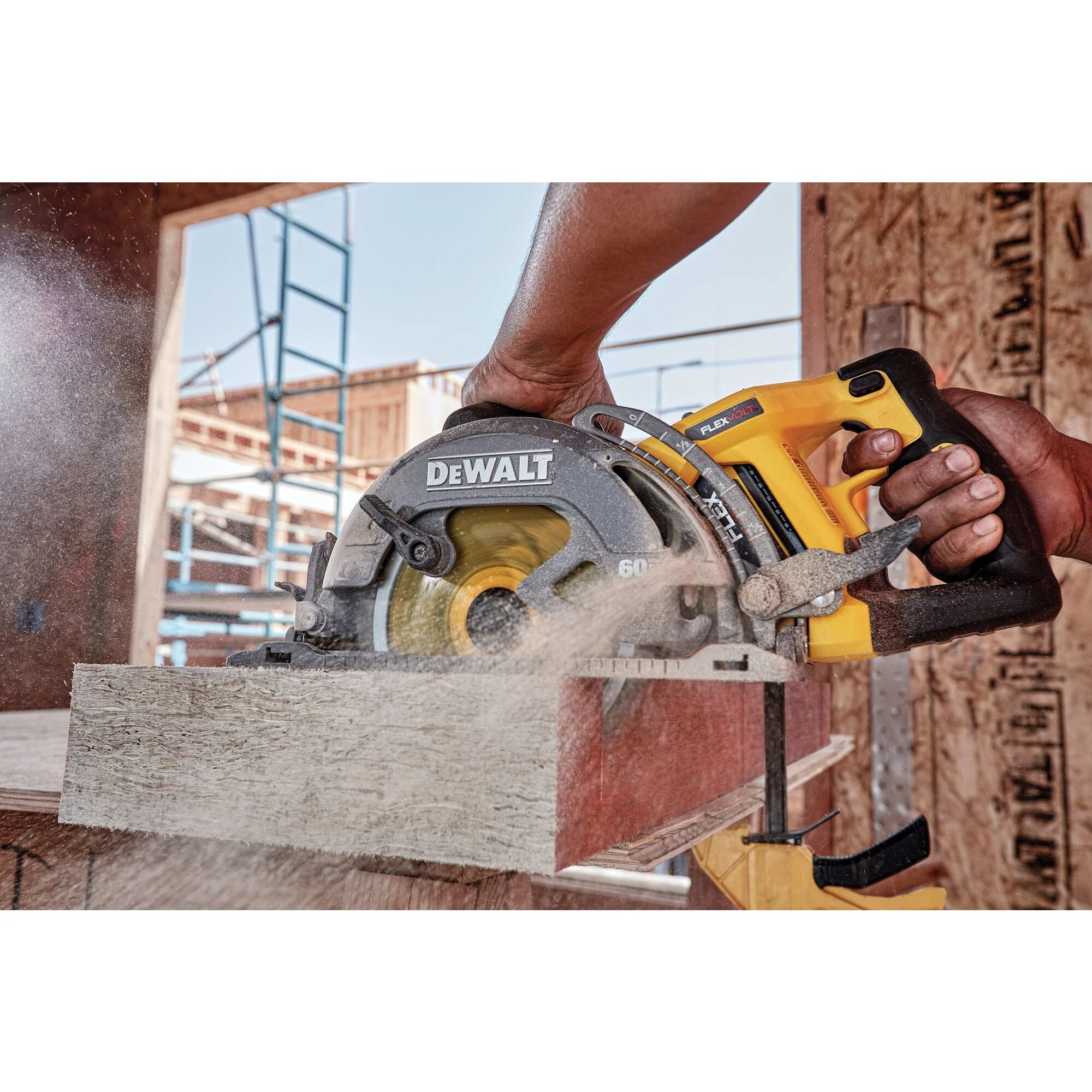 DeWalt FLEXVOLT 60V MAX 7-1/4" Worm Drive Circular Saw Kit - Image 11