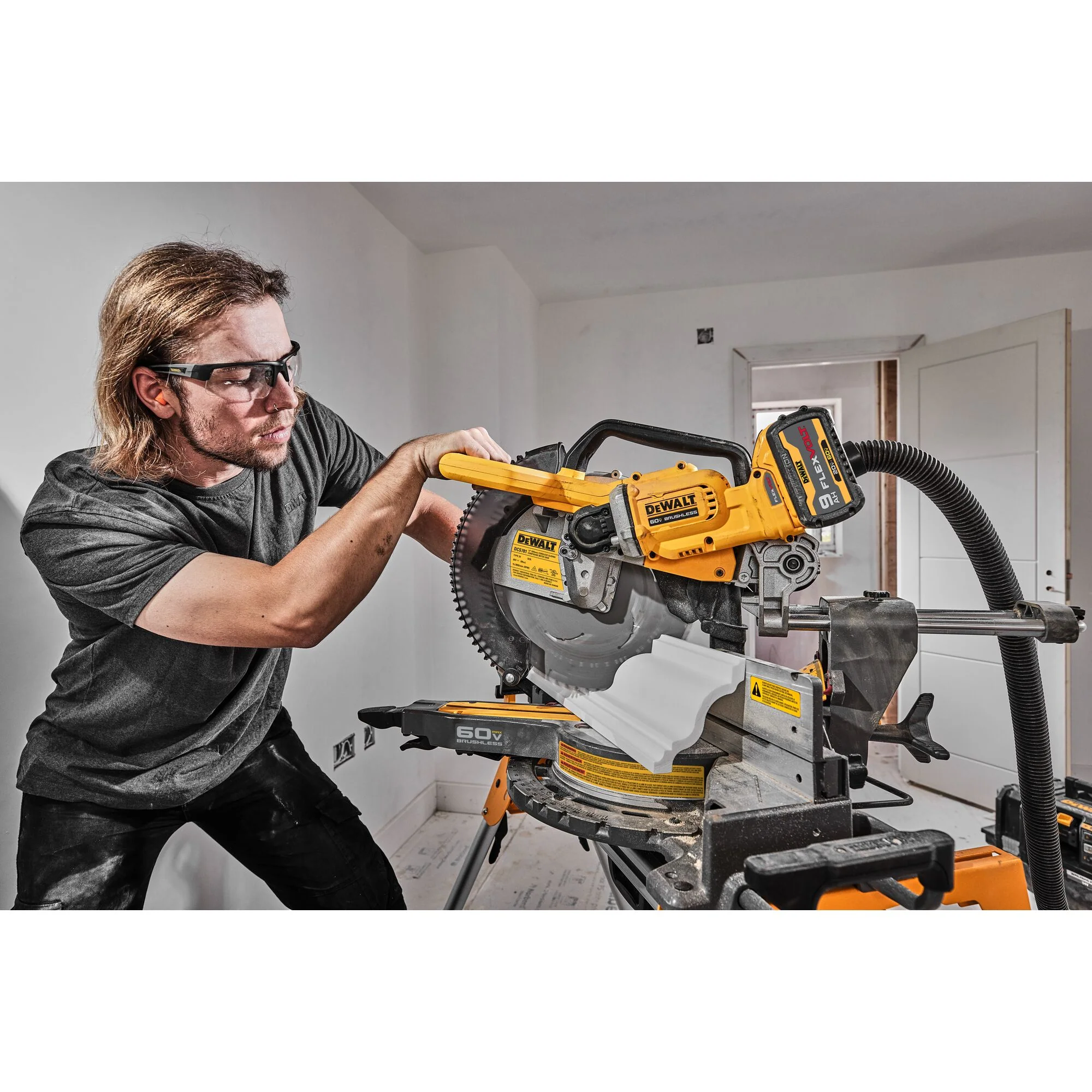 DeWalt FLEXVOLT 60V MAX 12" Sliding Mitre Saw Kit - Image 18