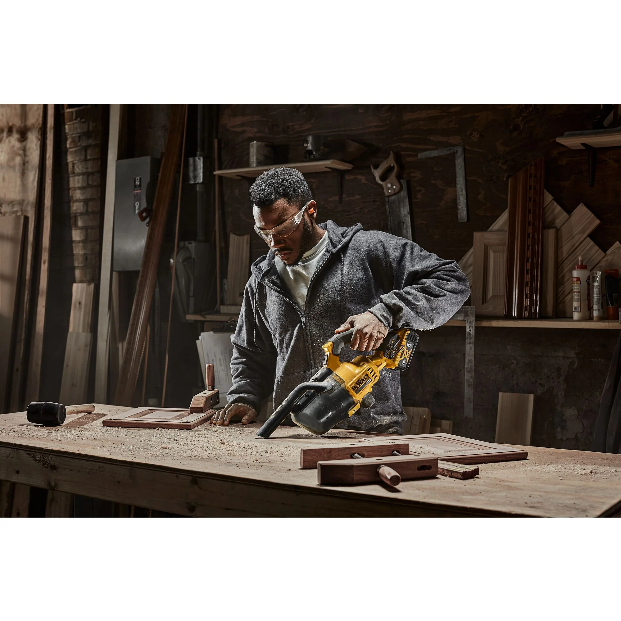 DeWalt 20V Cordless Handheld Dry Vacuum - Tool Only - Image 19