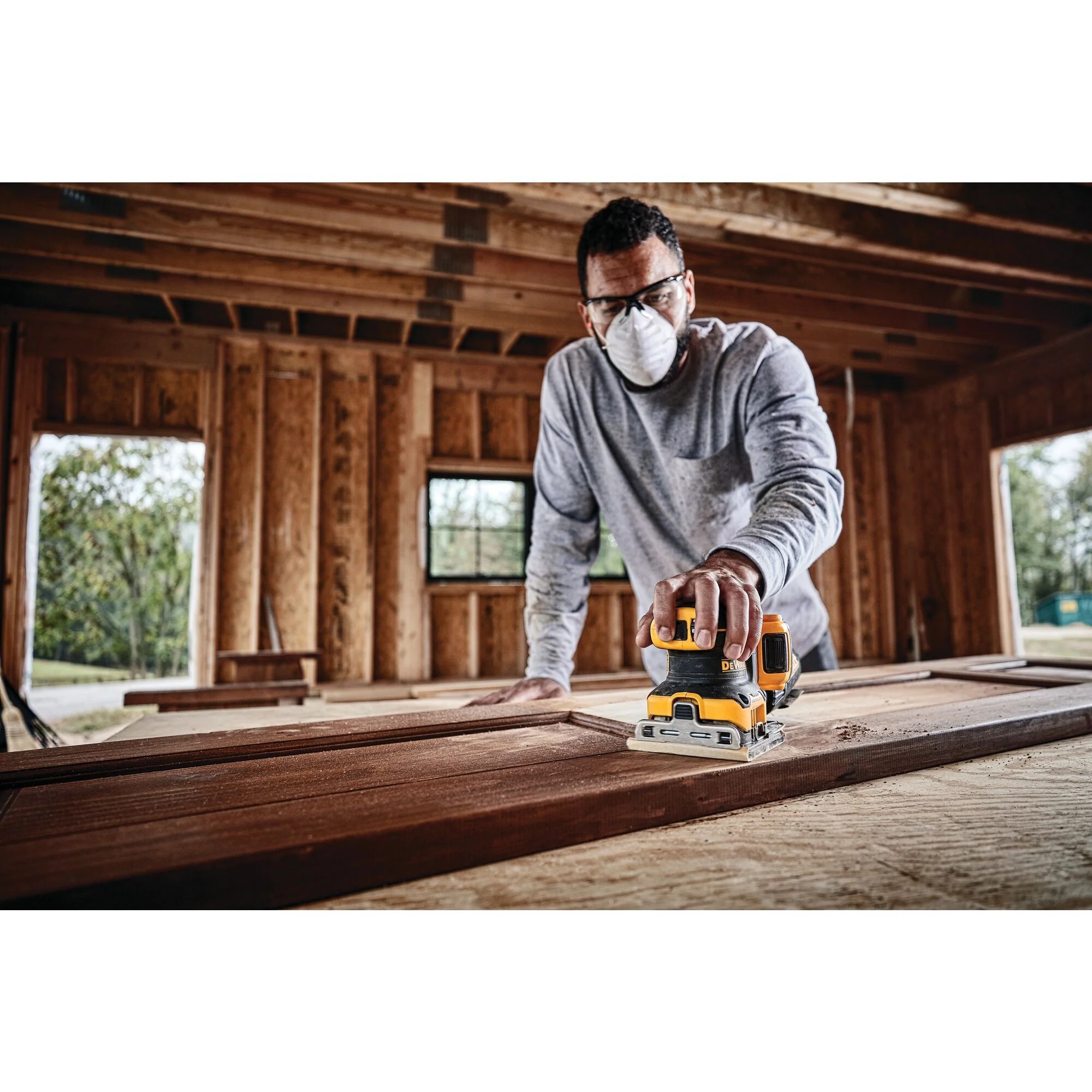 DeWalt 20V MAX XR® Cordless 1/4 Sheet Variable-Speed Sander Kit - Image 6