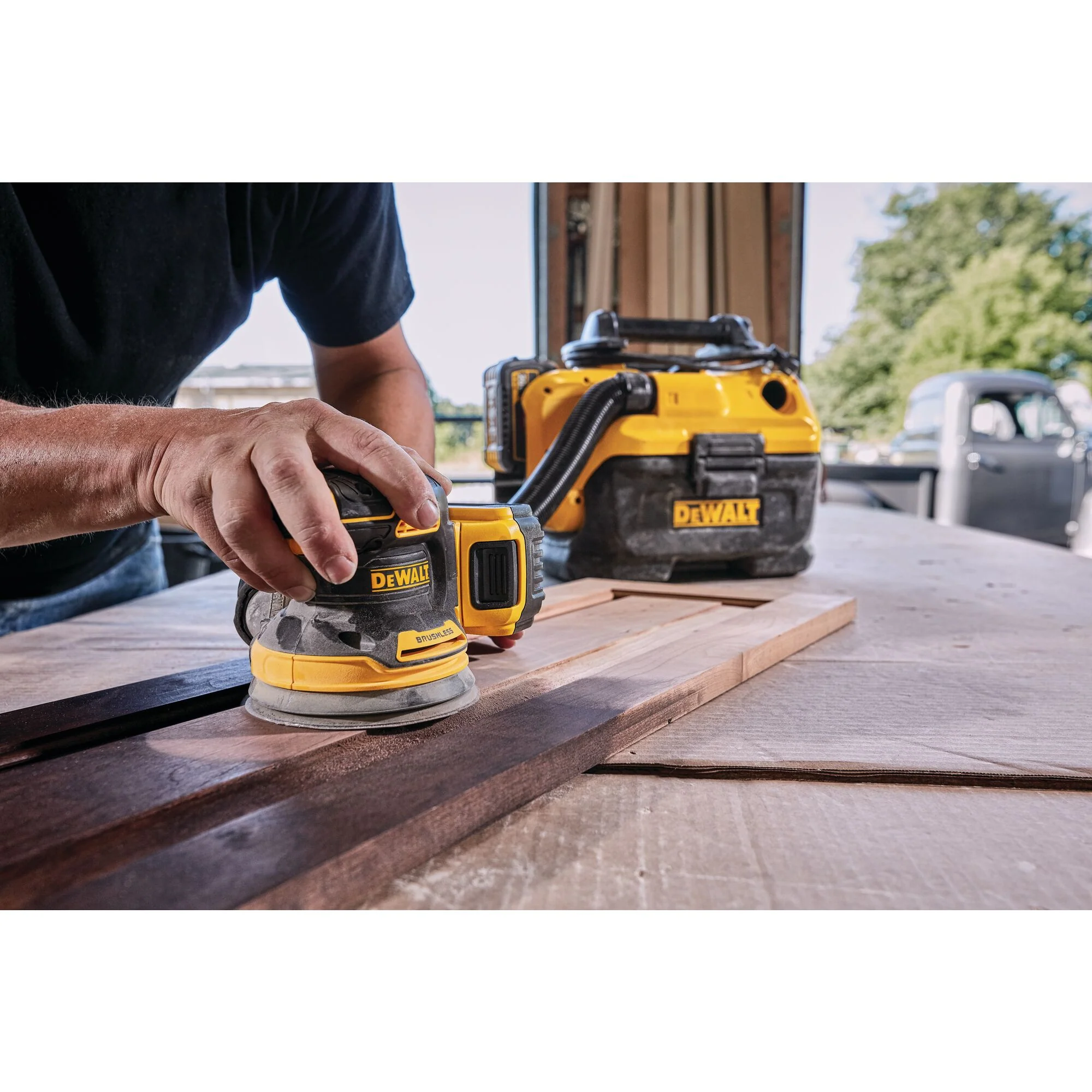 DeWalt 20V XR® Brushless Random Orbital Sander Kit - Image 9