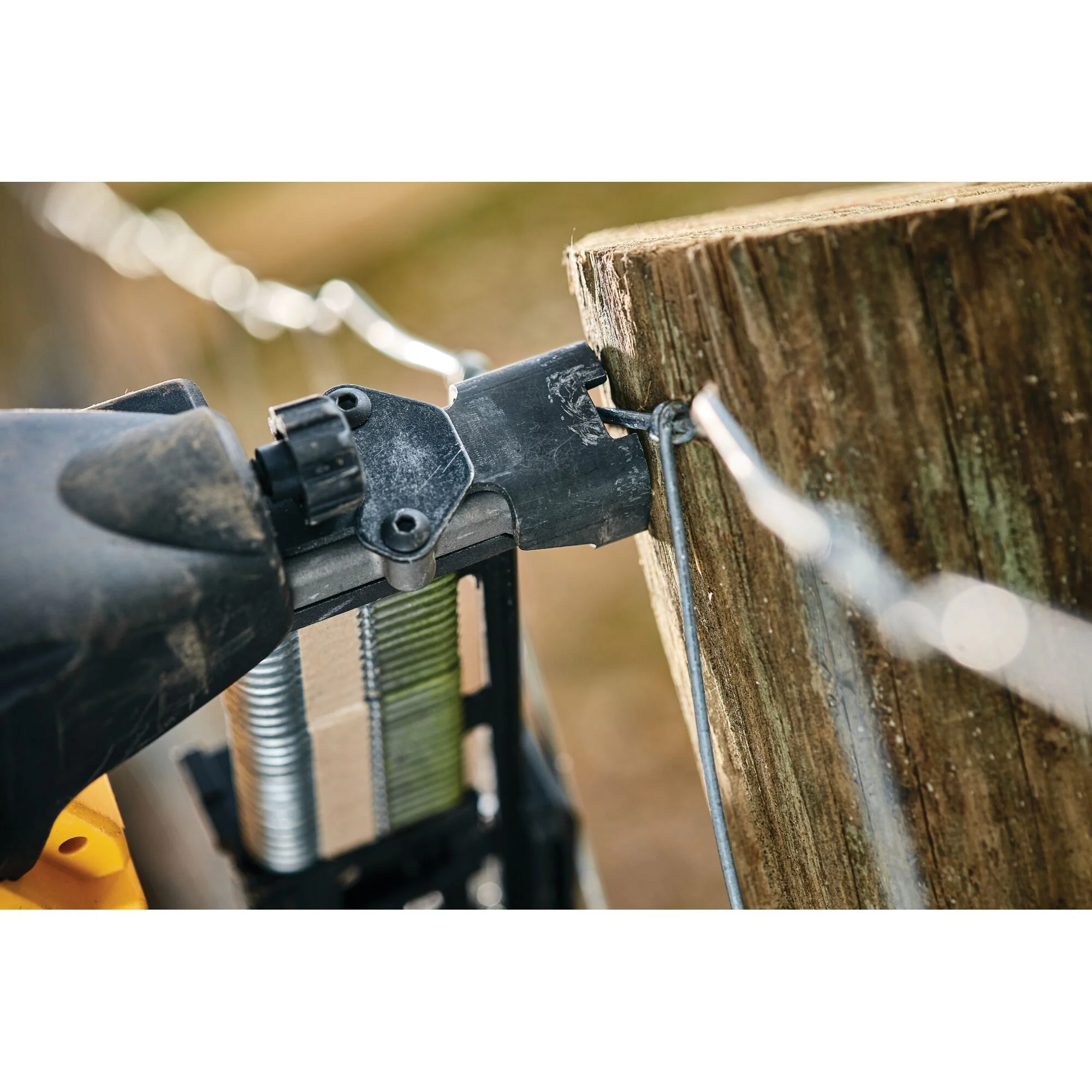 DeWalt 20V MAX XR 9 Ga Cordless Fencing Stapler - Tool only - Image 11