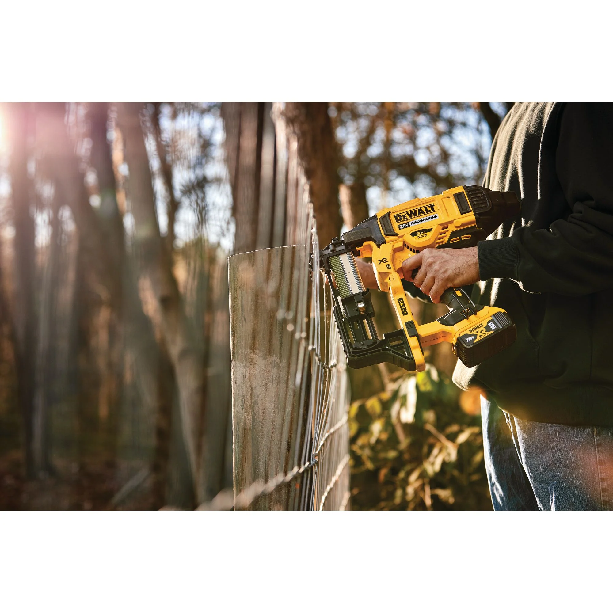 DeWalt 20V MAX XR 9 Ga Cordless Fencing Stapler - Tool only - Image 3