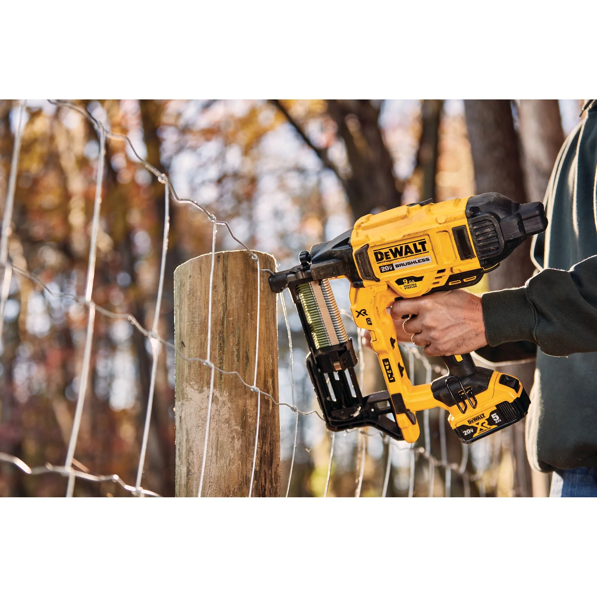DeWalt 20V MAX XR 9 Ga Cordless Fencing Stapler - Tool only - Image 4
