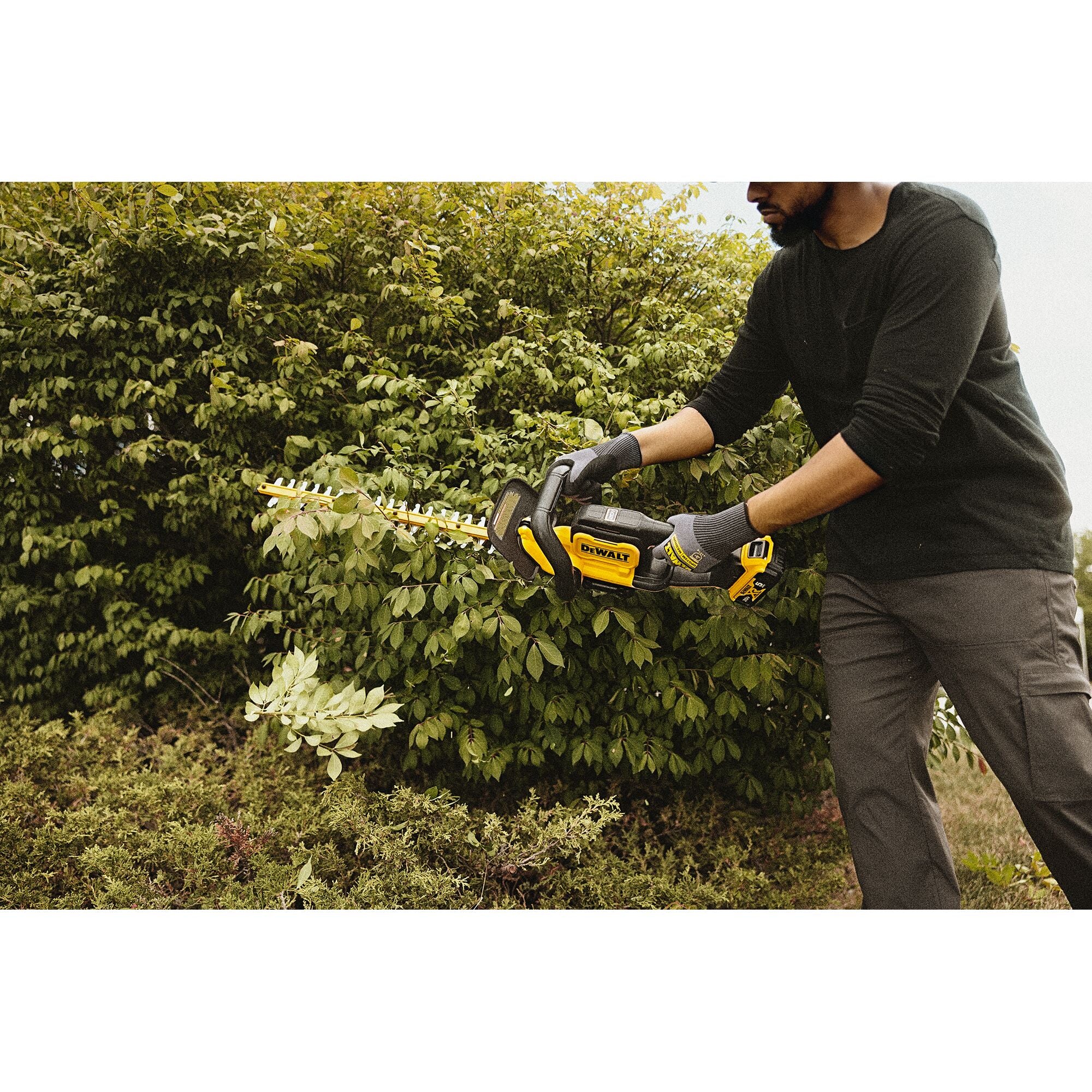DeWalt 20V MAX 22" Cordless Hedge Trimmer - Tool Only - Image 8