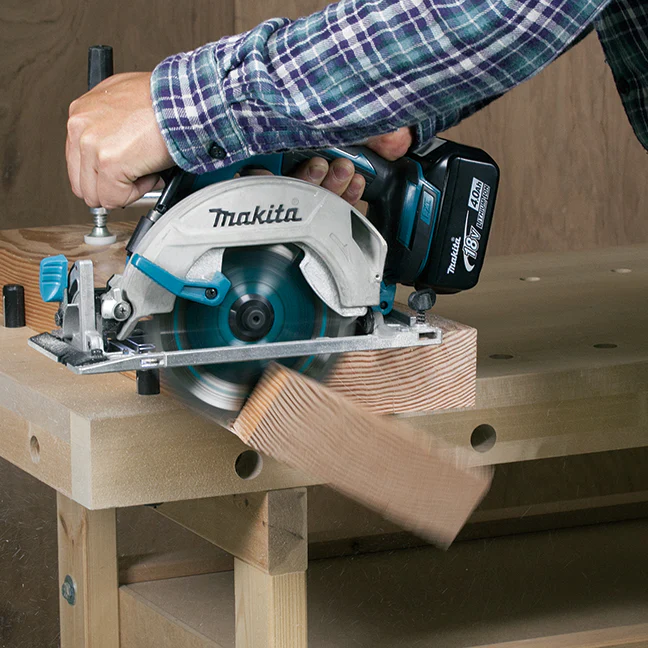 Makita 18V LXT 6-1/2" Cordless Brushless Circular Saw - Tool Only - Image 2