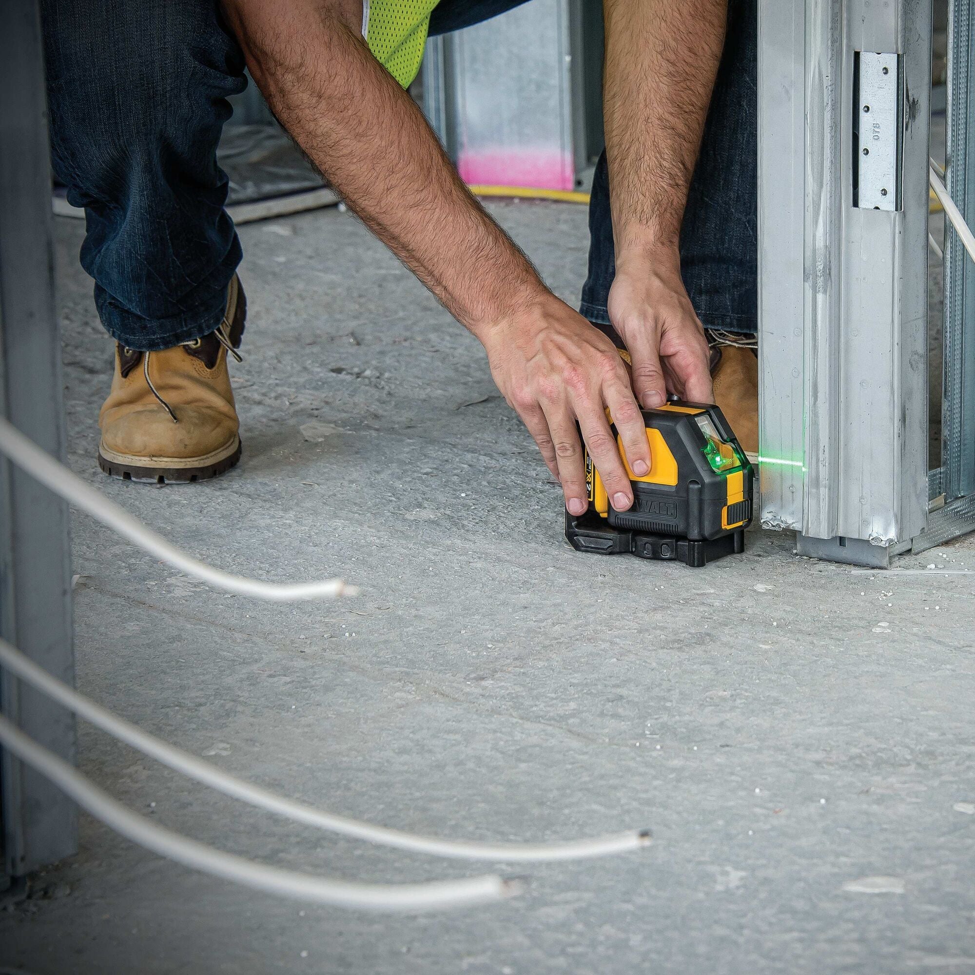 DeWalt 12V MAX Green Cross Line Laser Level - Image 10