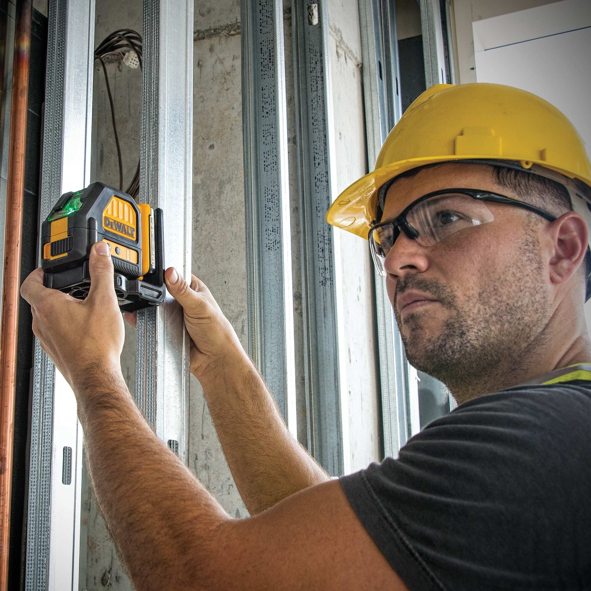 DeWalt 12V MAX Green Cross Line Laser Level - Image 11