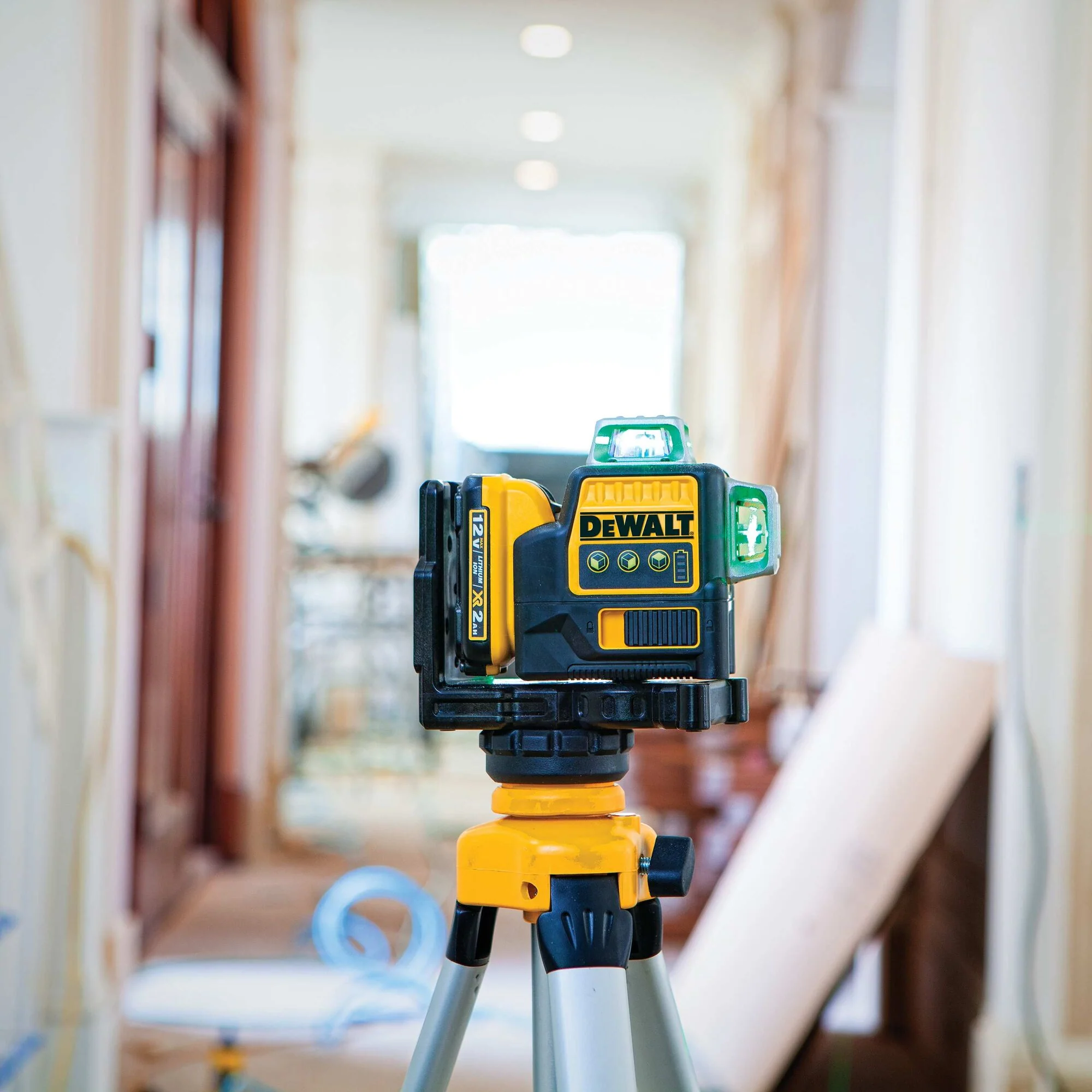 DeWalt 12V MAX 360° Green Beam 3 Line Laser Level - Image 11