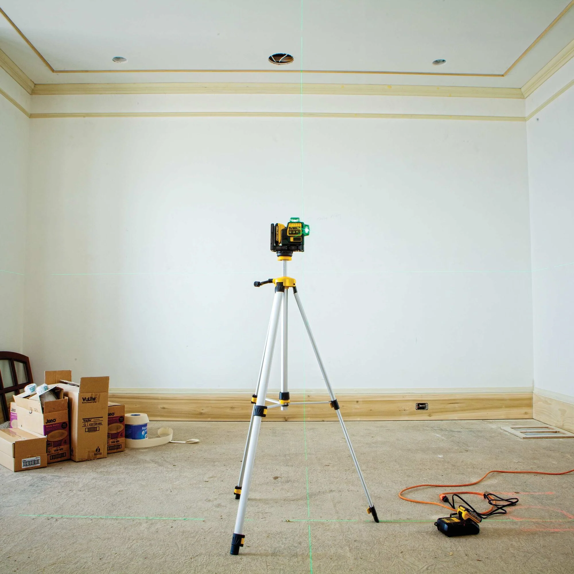 DeWalt 12V MAX 360° Green Beam 3 Line Laser Level - Image 15