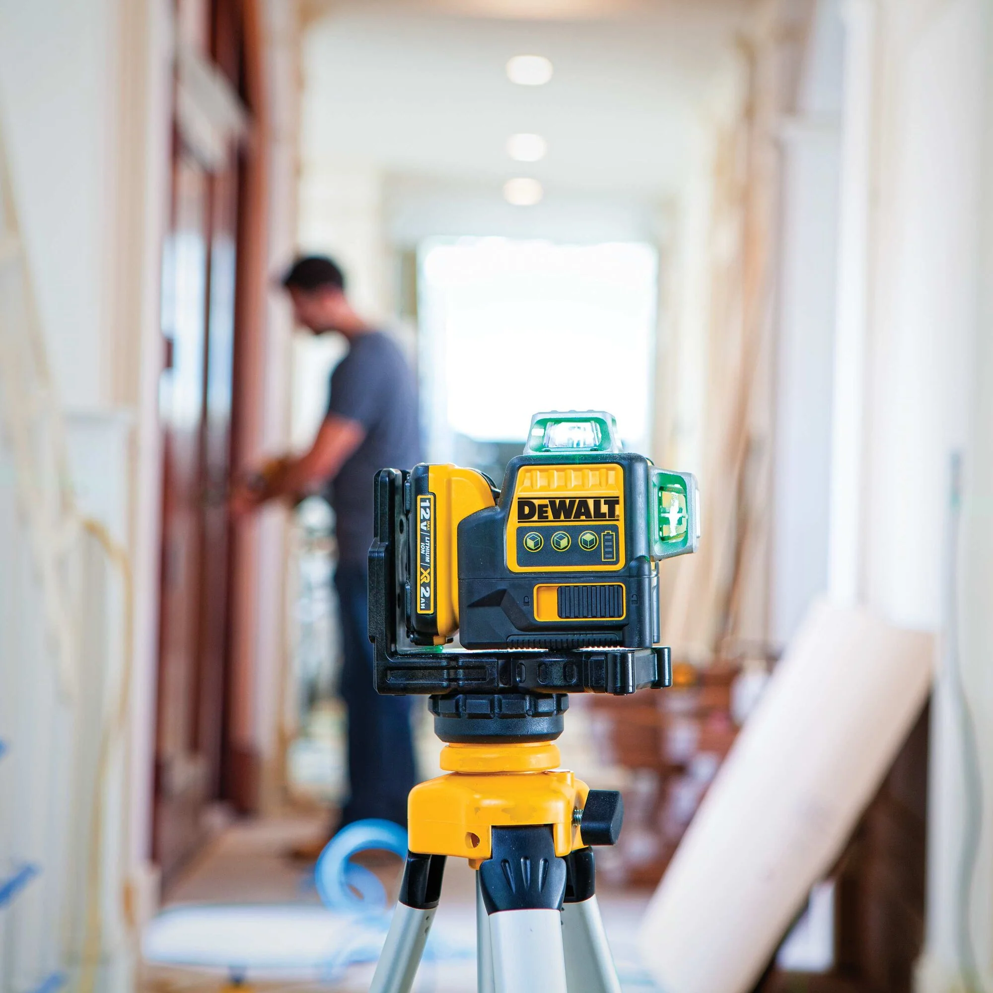 DeWalt 12V MAX 360° Green Beam 3 Line Laser Level - Image 16