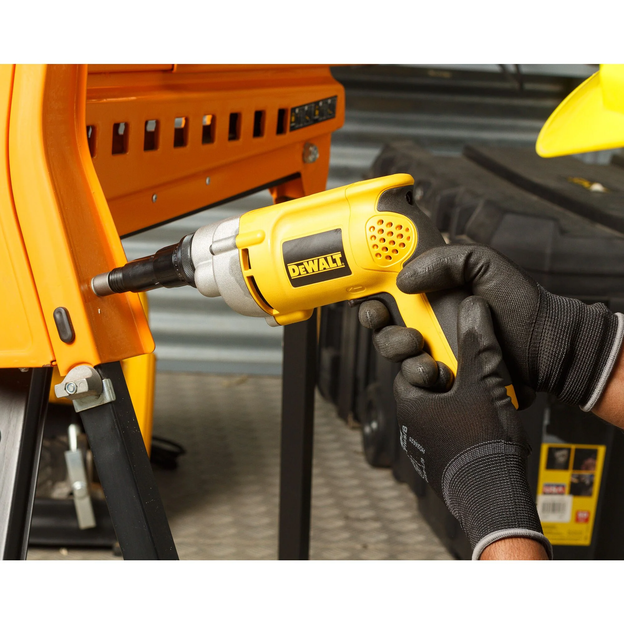 DeWalt 1,000 RPM VSR VERSA-CLUTCHâ„¢ Screw Gun - Image 2