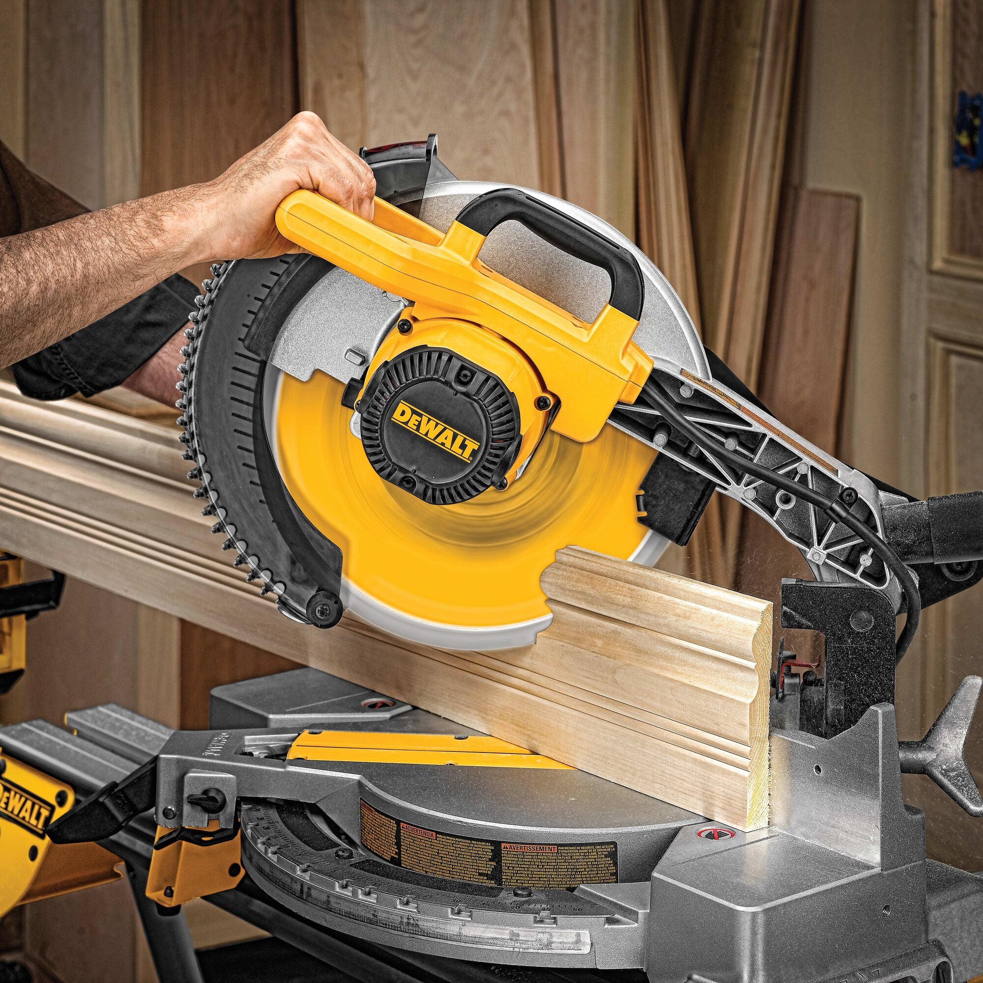 DeWalt 12" 80T Thin Kerf Mitre Saw Blade - Image 5