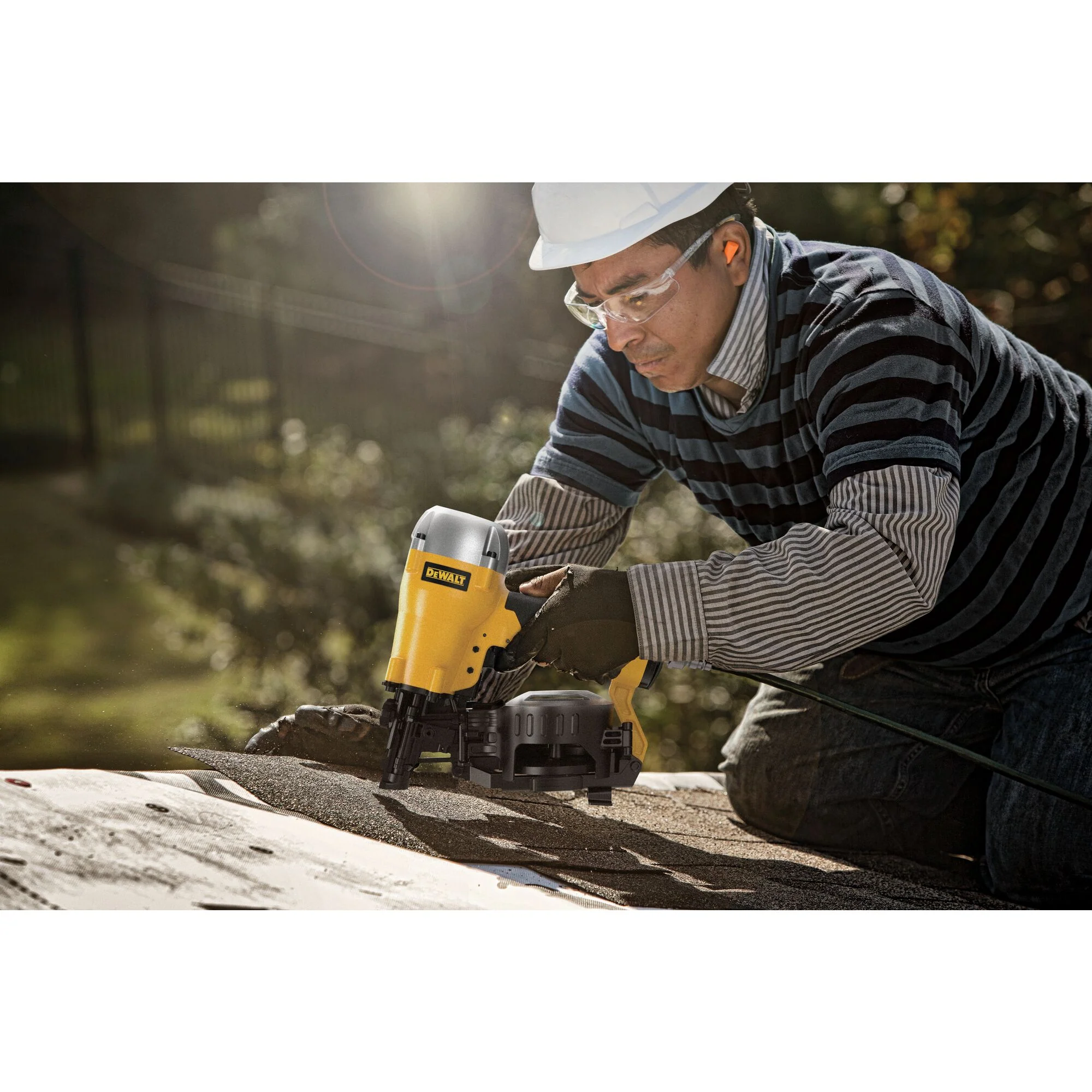 DeWalt DW46RN 15° Pneumatic Coil Roofing Nailer - Image 6