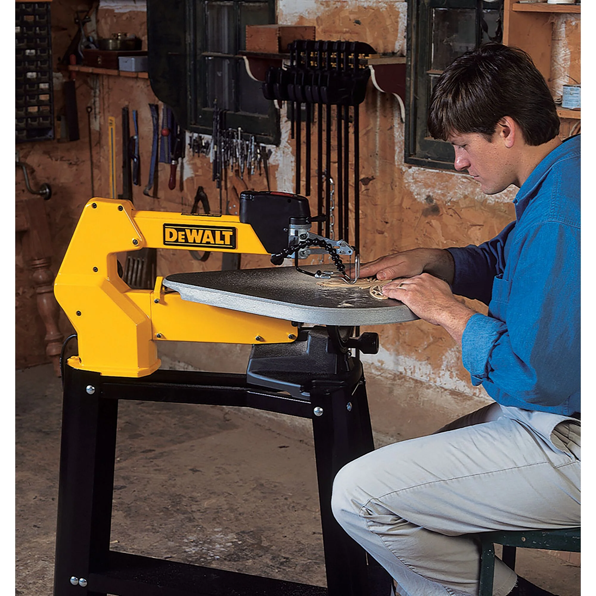 DeWalt 20" Variable Speed Scroll Saw - Image 4