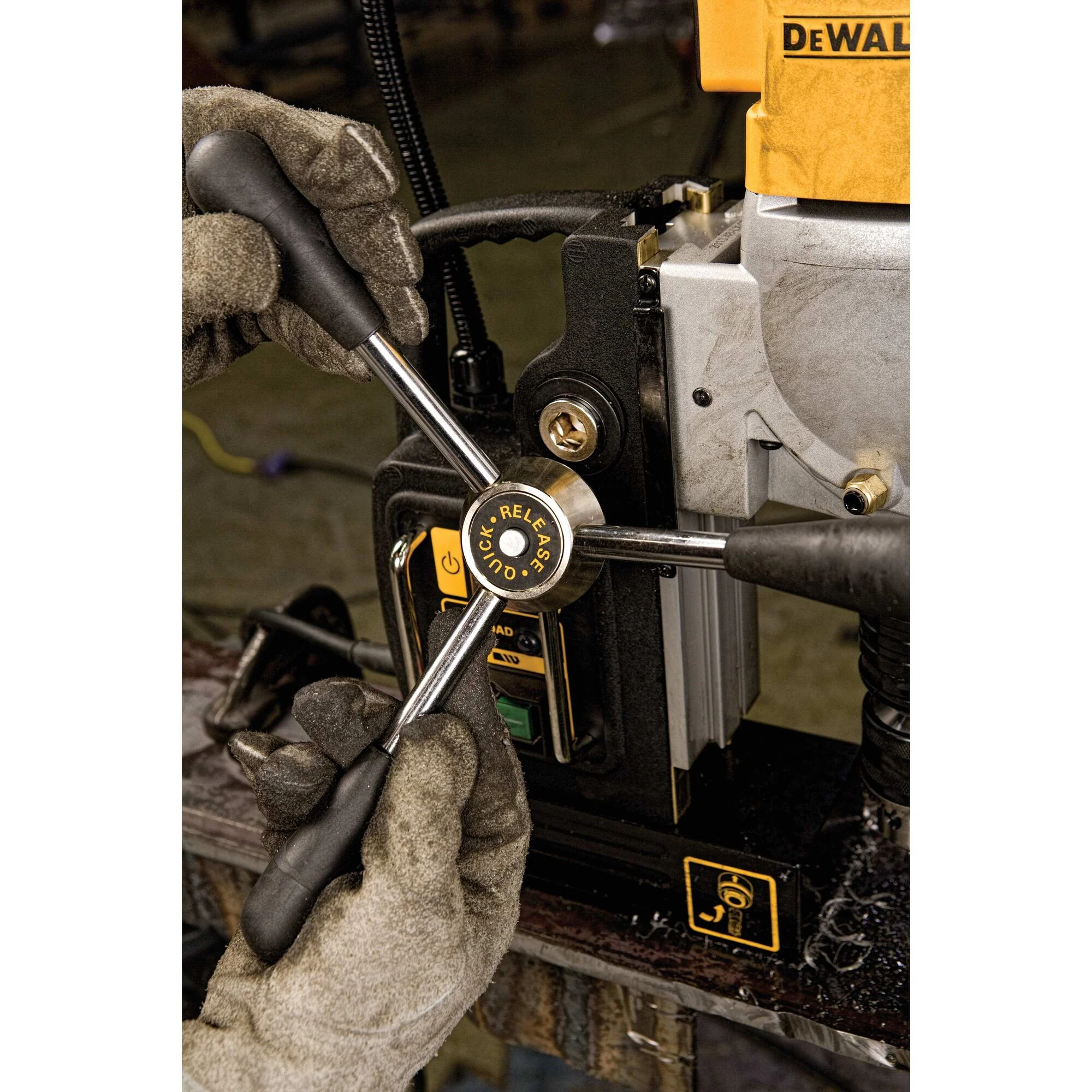 DeWalt 2" 2-Speed Magnetic Drill Press Kit - Image 2