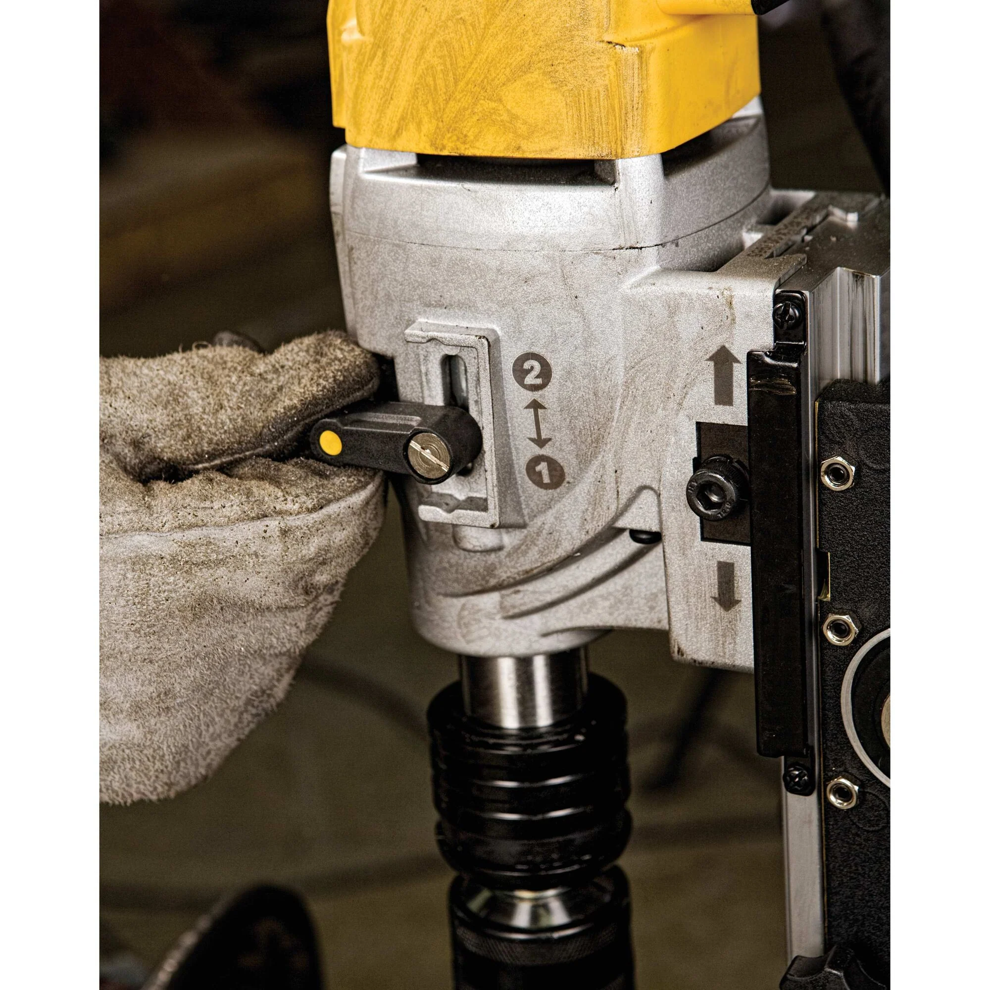 DeWalt 2" 2-Speed Magnetic Drill Press Kit - Image 4