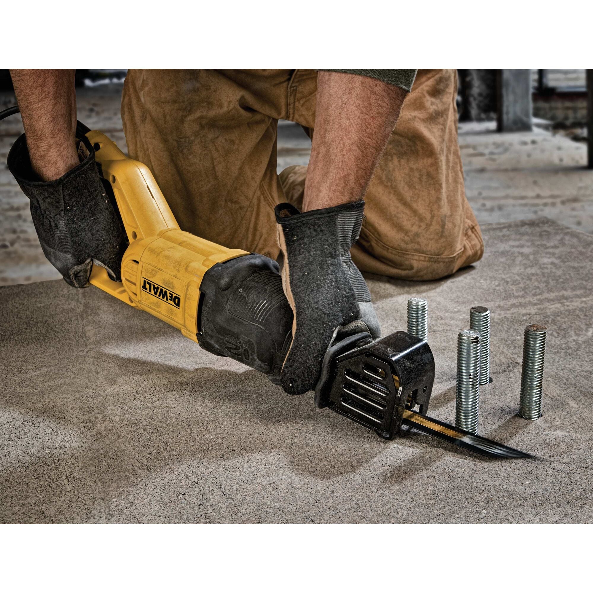 DeWalt 12A Corded Reciprocating Saw w/ 4-Directional Keyless Blade Clamp - Image 7